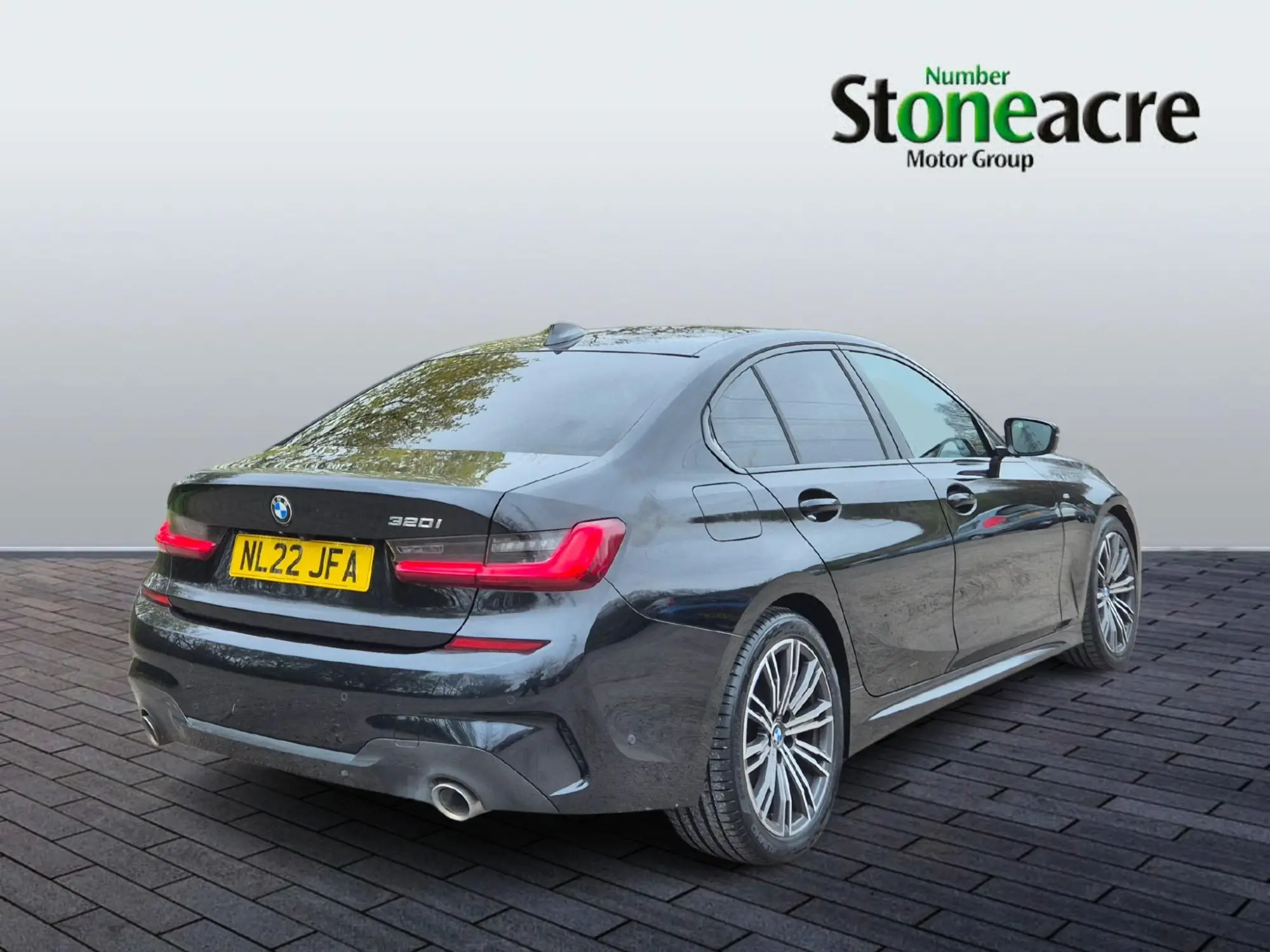 BMW 3 Series 2.0 320i M Sport Auto Euro 6 (s/s) 4dr NL22JFA Image 3