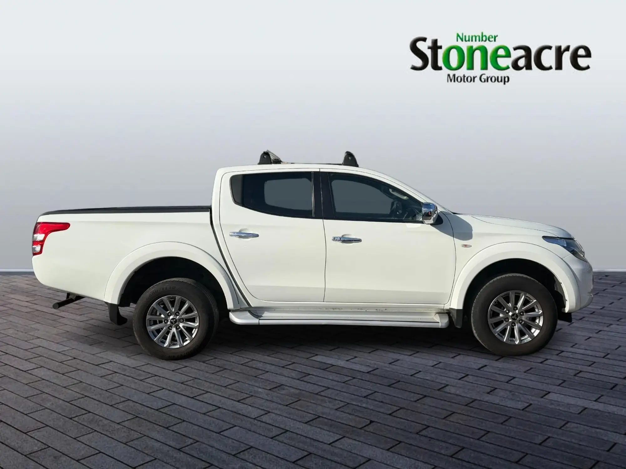 Mitsubishi L200 2.4 DI-D DC Titan 4WD Euro 6 4dr DN68VCU Image 2