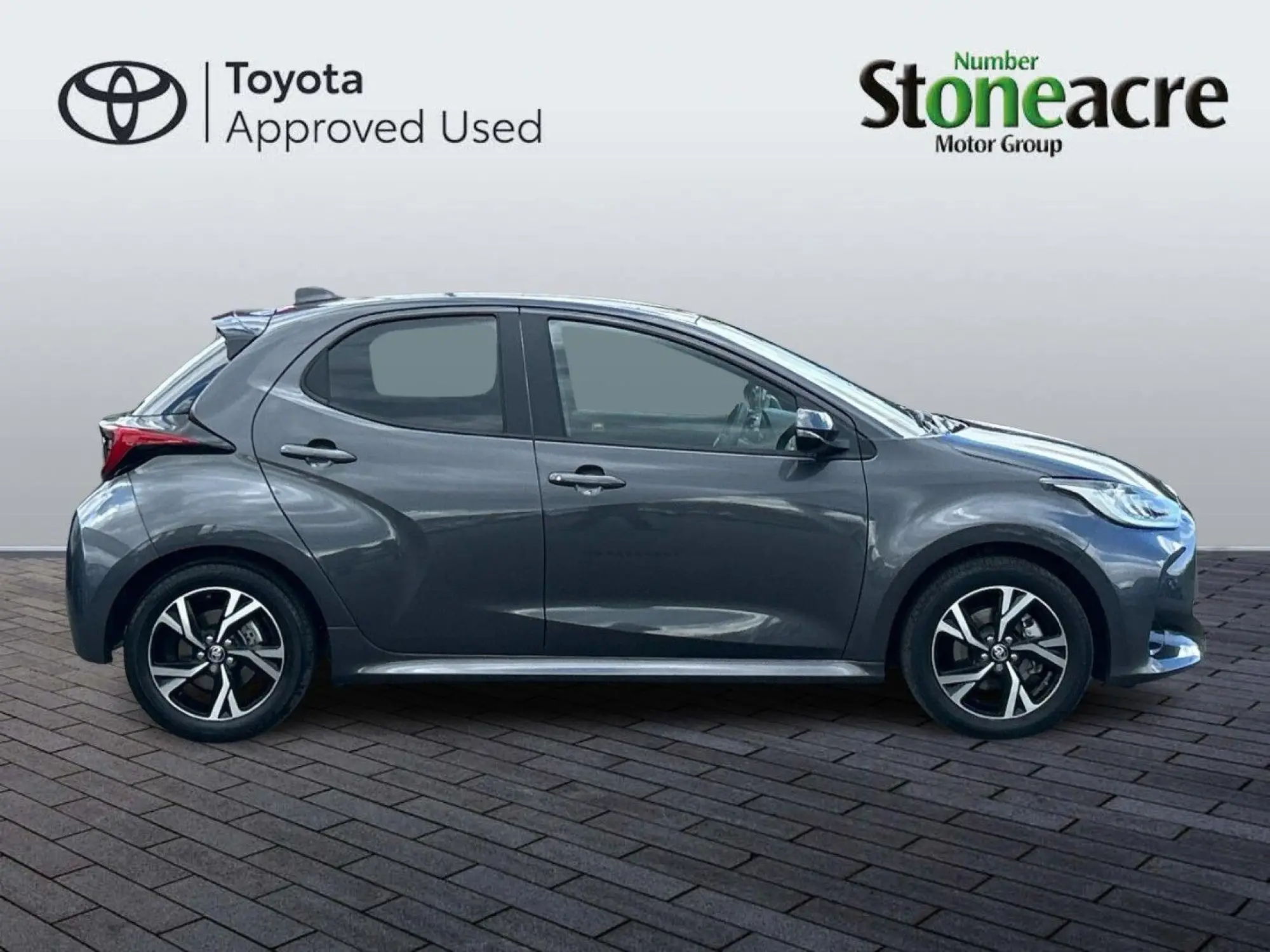 Toyota Yaris 1.5 Hybrid Design 5dr CVT ND24HWO Image 2