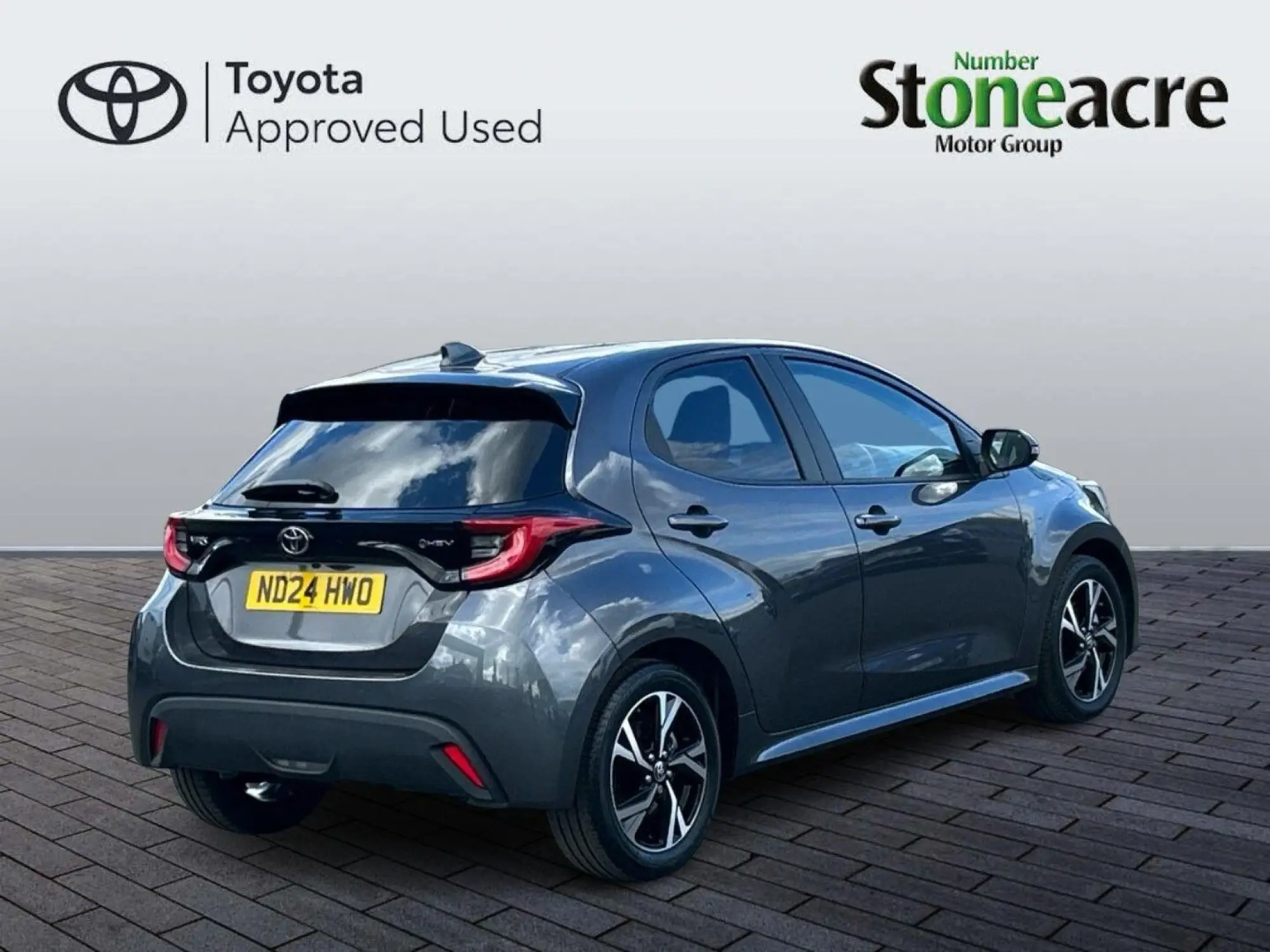 Toyota Yaris 1.5 Hybrid Design 5dr CVT ND24HWO Image 3