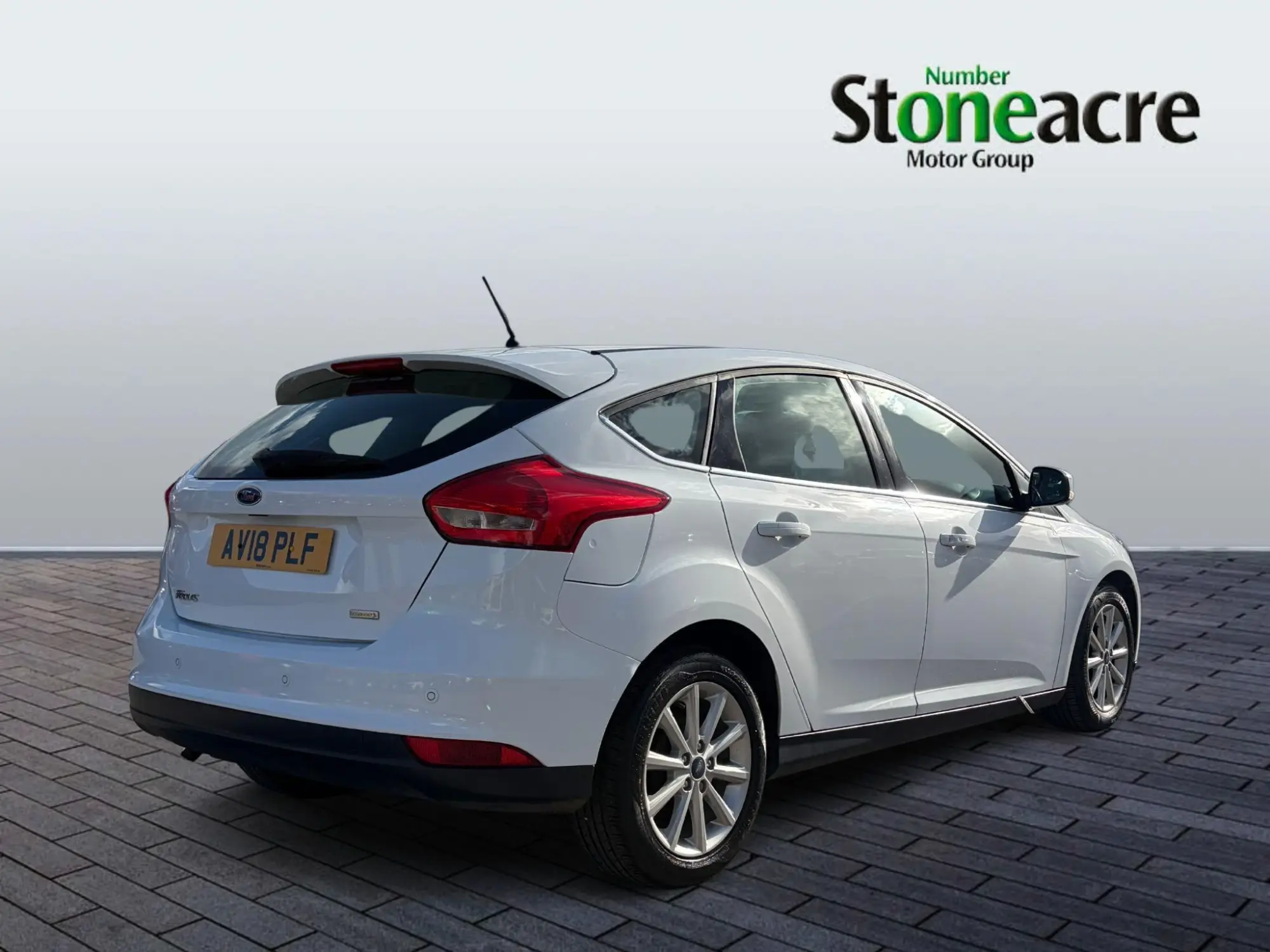 Ford Focus 1.0 EcoBoost Titanium 5dr AV18PLF Image 3