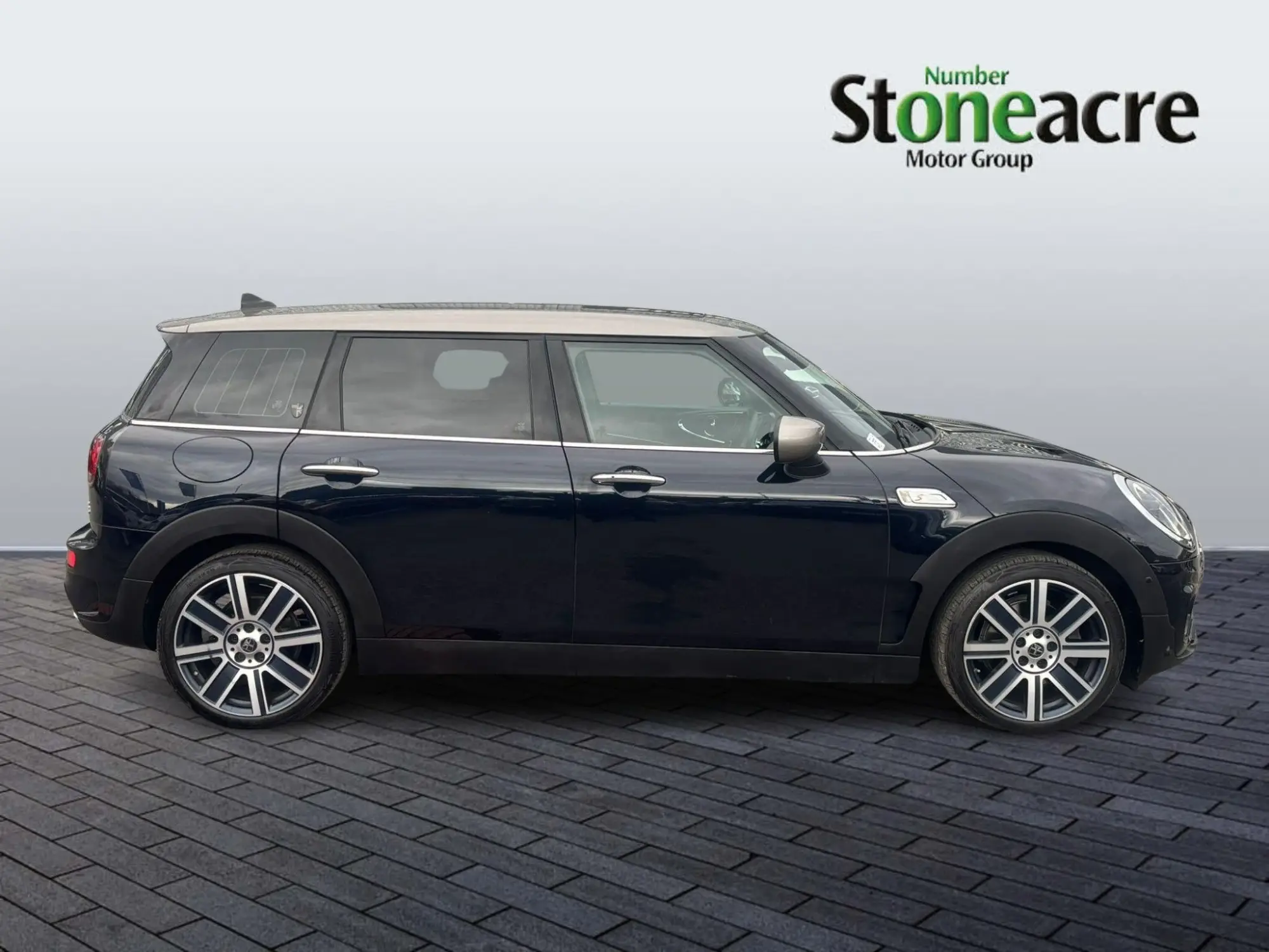 MINI Clubman 2.0 Cooper S Exclusive Steptronic Euro 6 (s/s) 6dr NU24ULX Image 2
