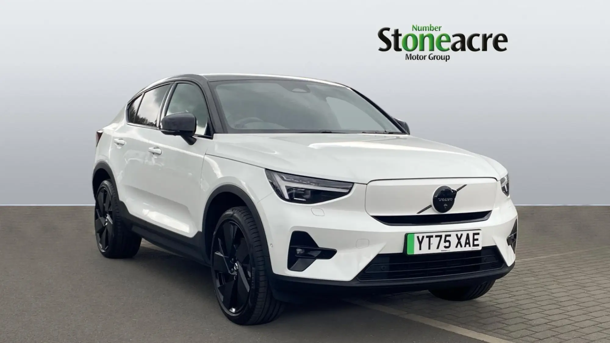 Volvo EC40 Twin Motor Performance 82kWh Ultra Black Edition Auto AWD 5dr YT75XAE Image 1