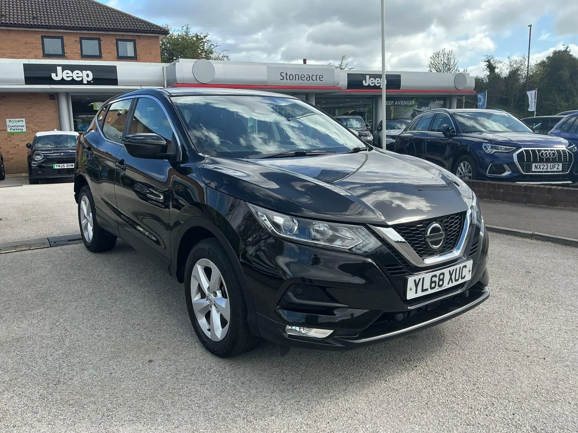 Nissan Qashqai 1.3 DiG-T Acenta Premium 5dr YL68XUC Image 1