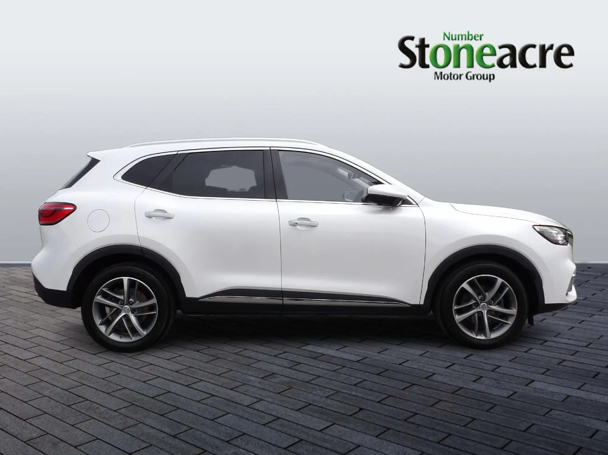 MG HS Plug-In Hybrid 1.5 T-GDI 16.6 kWh Exclusive Auto Euro 6 (s/s) 5dr FD23WAO Image 2