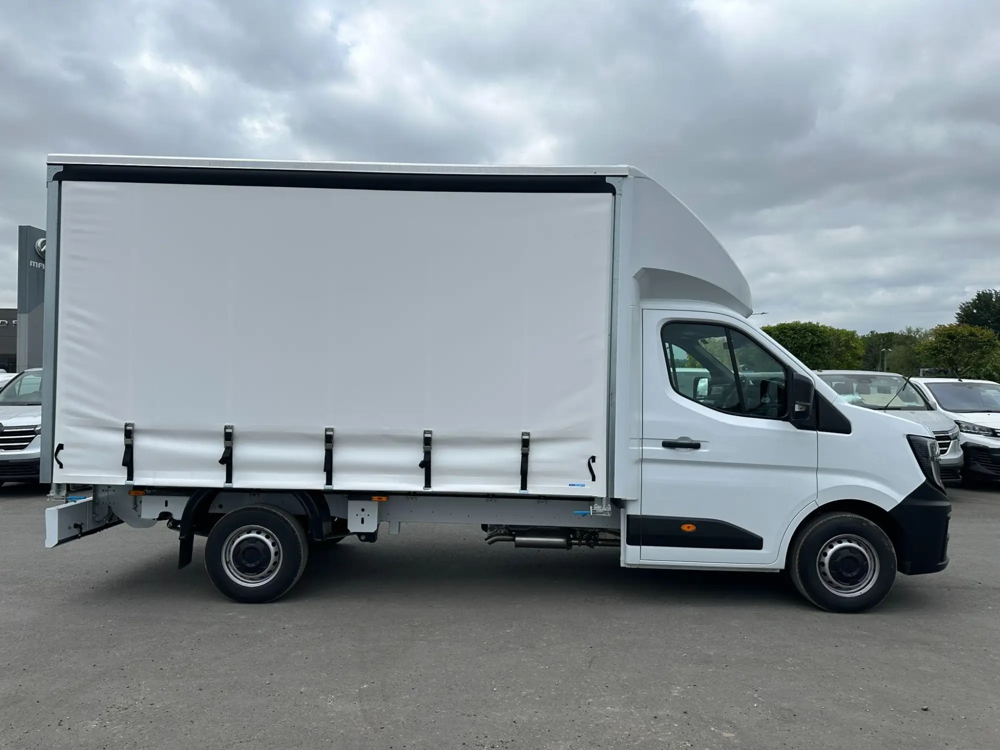Renault Master 2.0 dCi 35 Advance LWB Euro 6 (s/s) 2dr Image 1