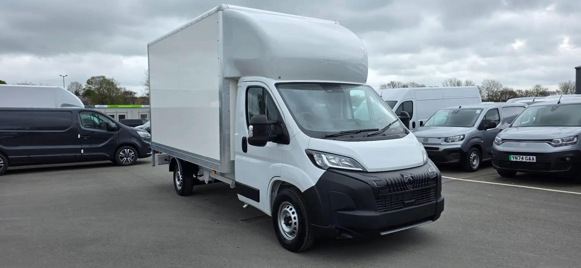 Peugeot Boxer 2.2 BlueHDi 335 Professional L3 Euro 6 (s/s) 2dr YE26XMP Image 1