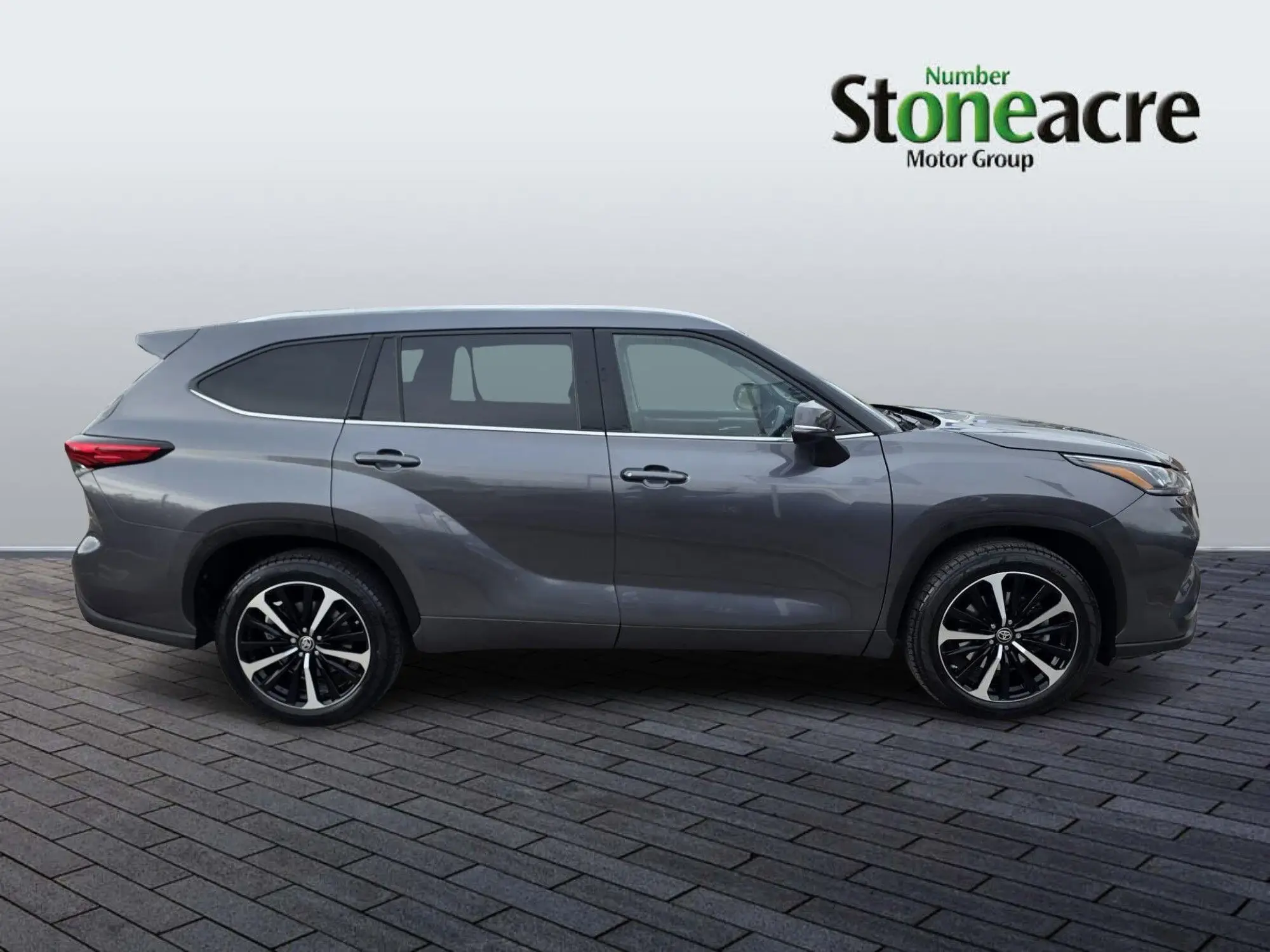 Toyota Highlander 2.5 VVT-h Excel SUV 5dr Petrol Hybrid CVT 4WD Euro 6 (s/s) (248 ps) PJ22ZBG Image 2