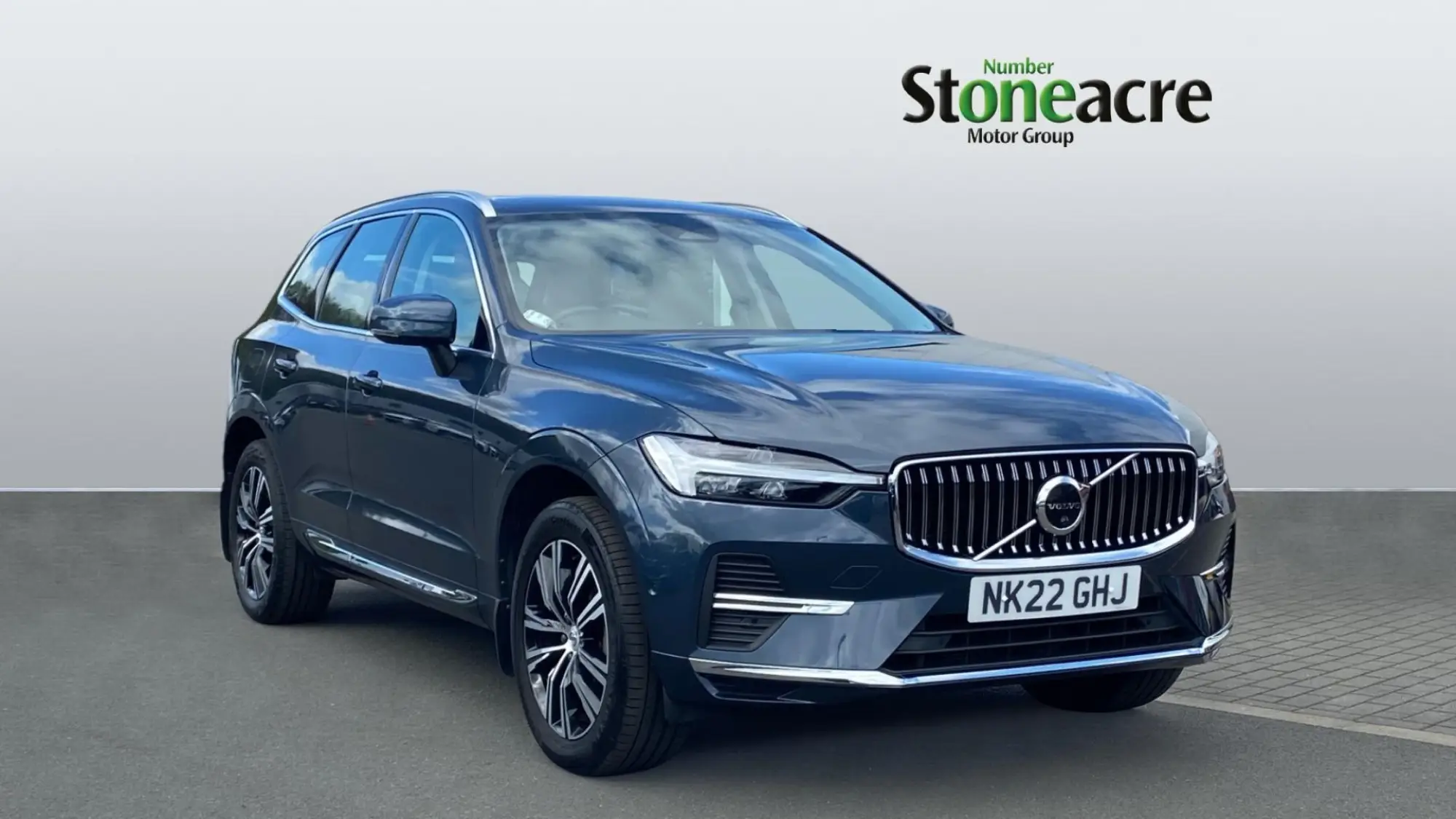 Volvo XC60 2.0 B5 MHEV Inscription Auto Euro 6 (s/s) 5dr NK22GHJ Image 1