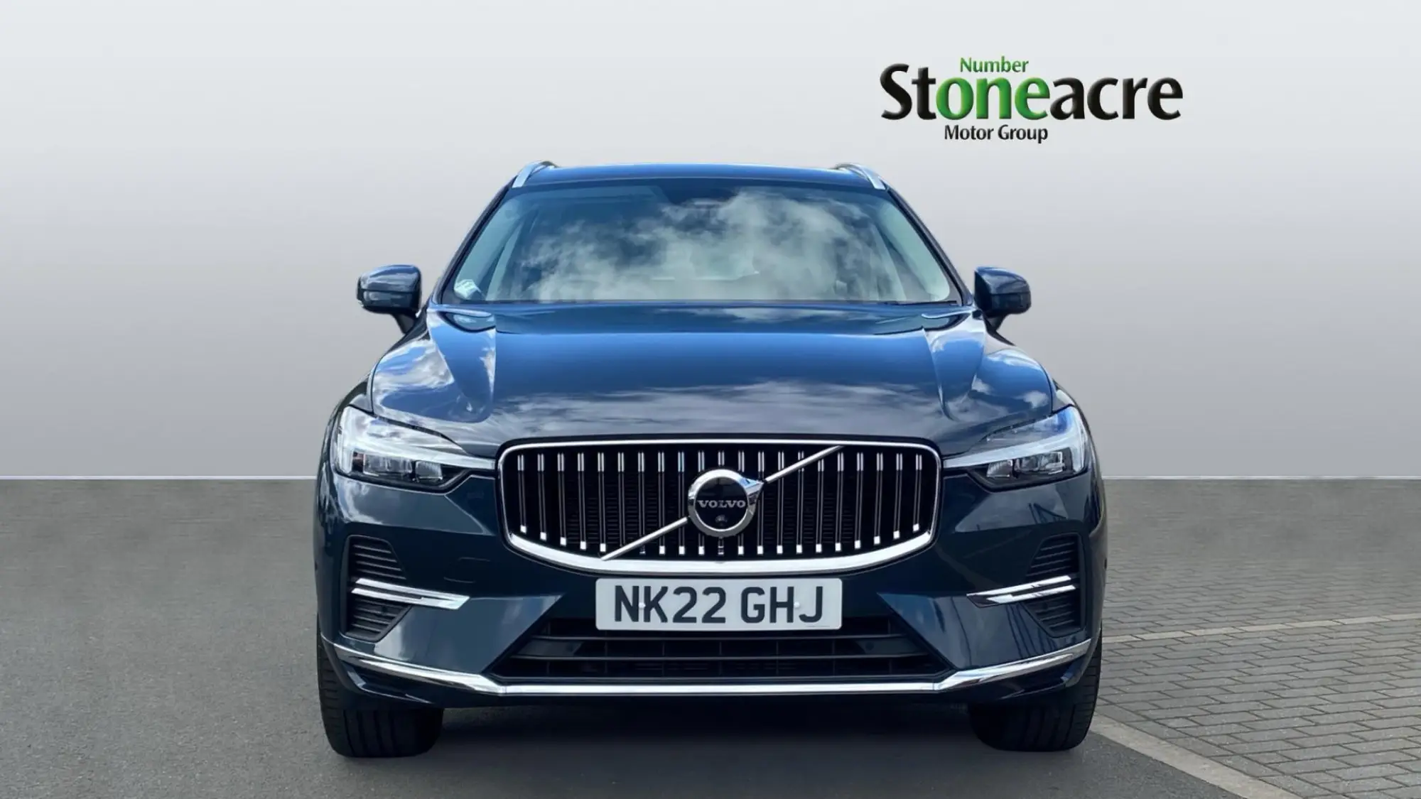 Volvo XC60 2.0 B5 MHEV Inscription Auto Euro 6 (s/s) 5dr NK22GHJ Image 2