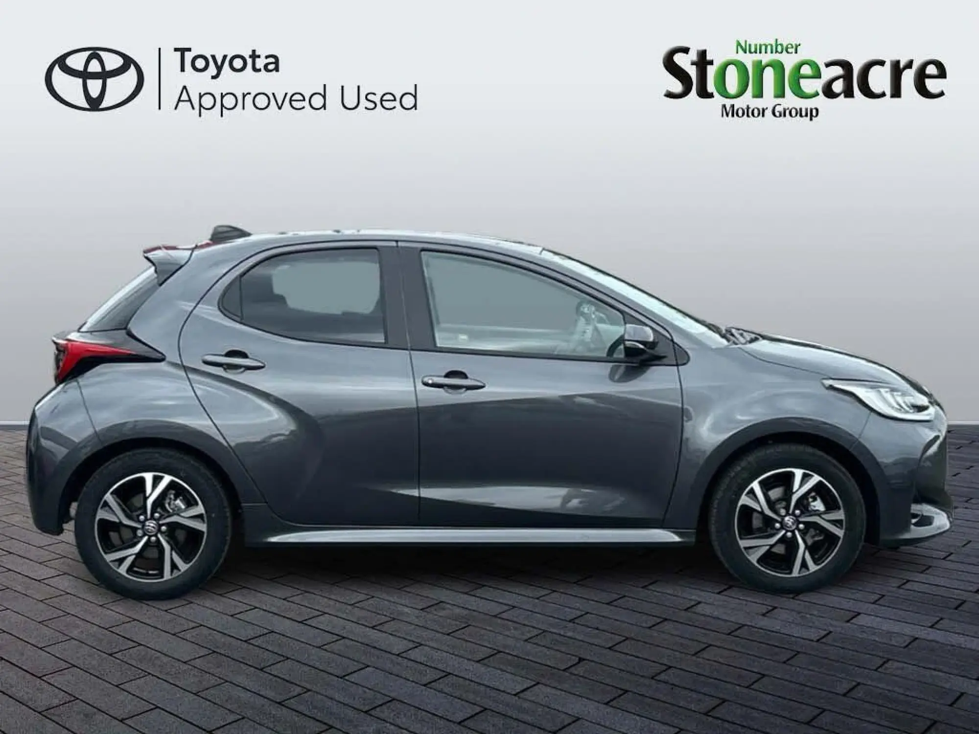 Toyota Yaris Image 2