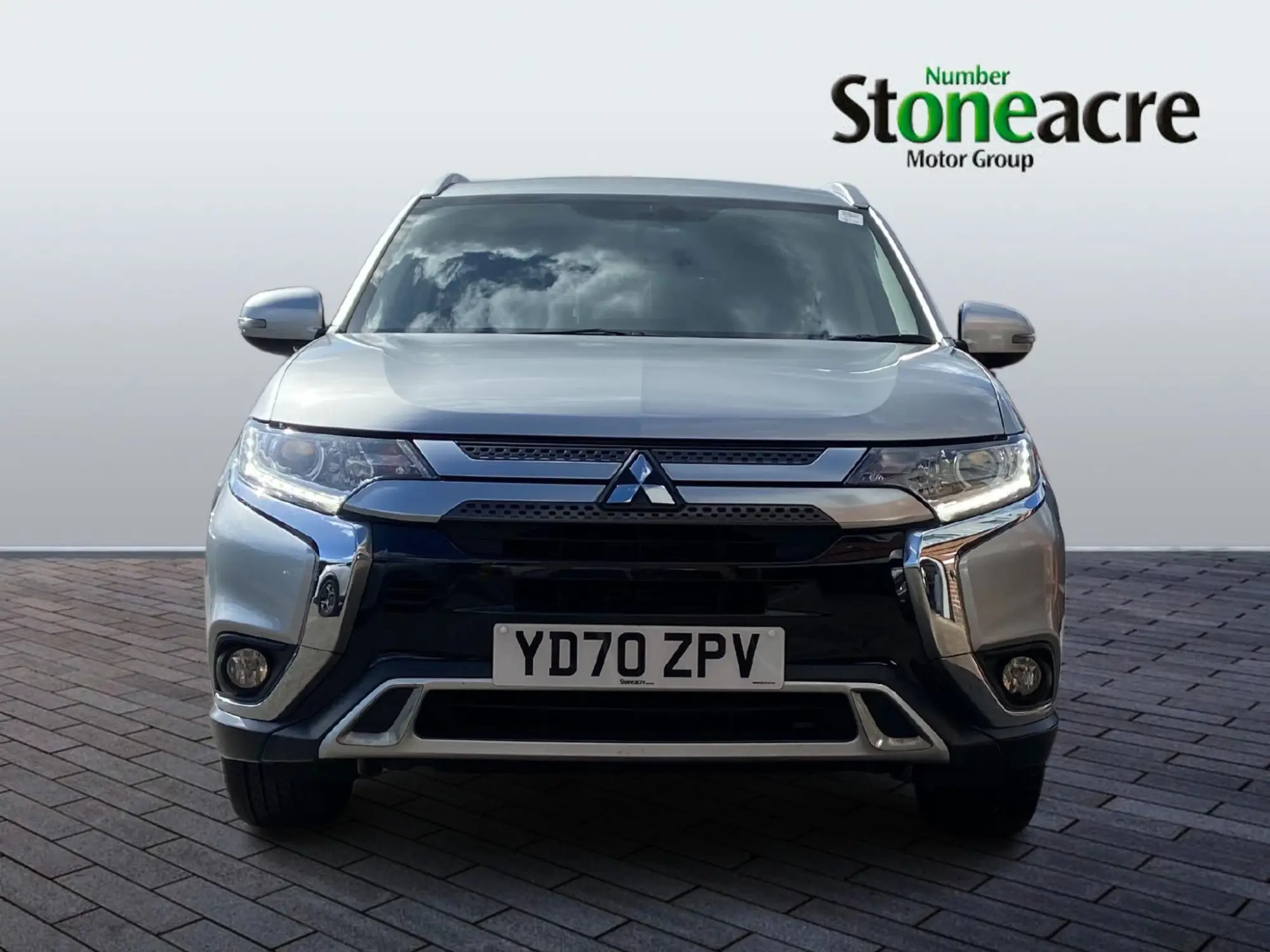 Mitsubishi Outlander 2.0 Design 5dr CVT YD70ZPV Image 2