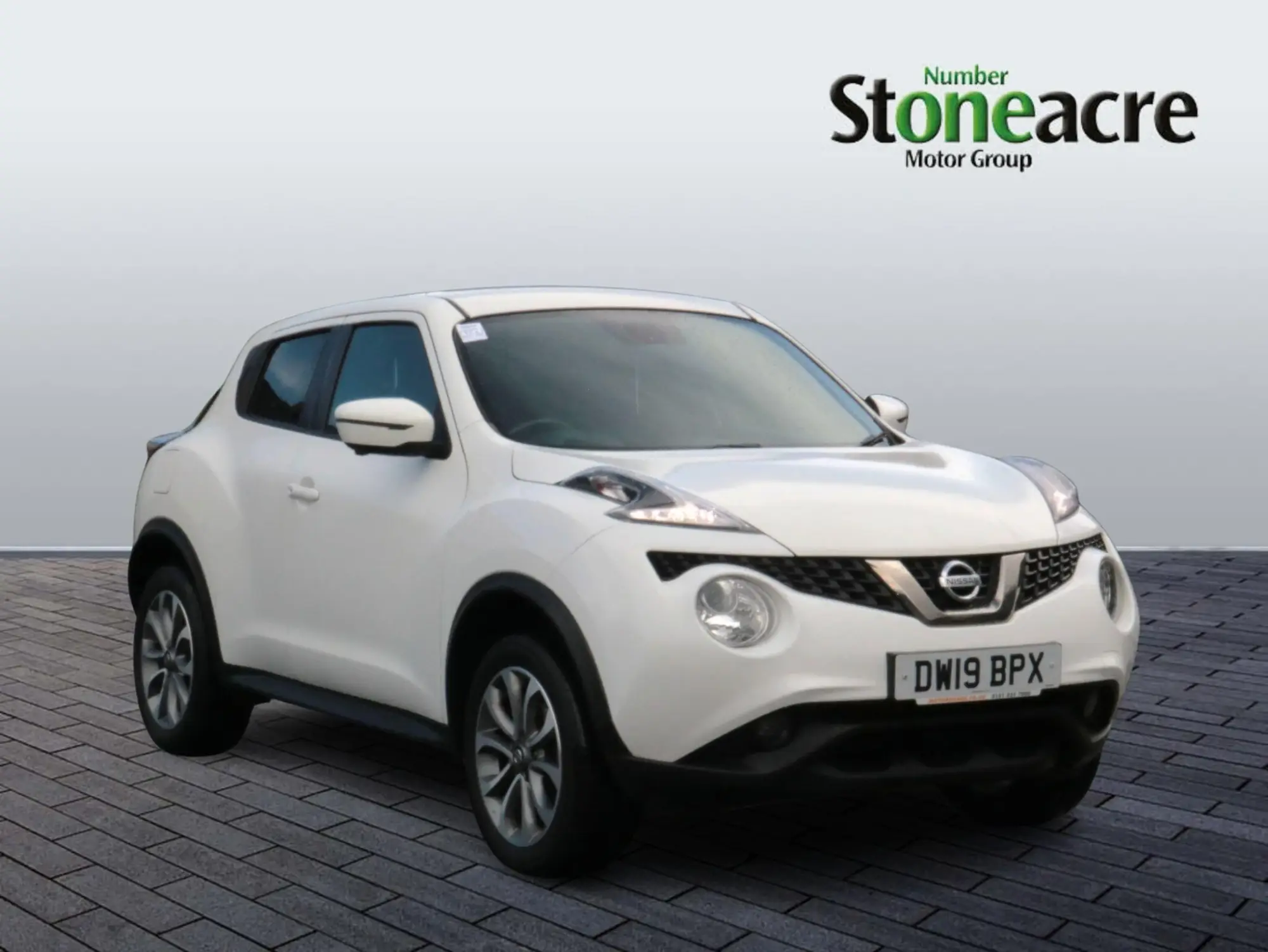 Nissan Juke 1.6 Tekna Euro 6 5dr DW19BPX Image 1