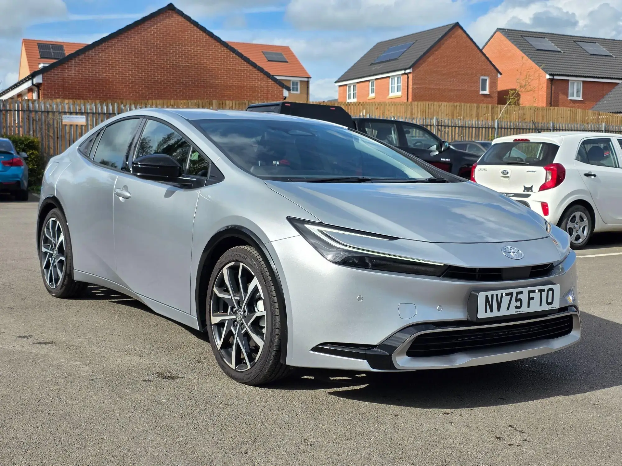 Toyota Prius Plug-in Hybrid 2.0 13.6 kWh Excel CVT Euro 6 (s/s) 5dr NV75FTO Image 1