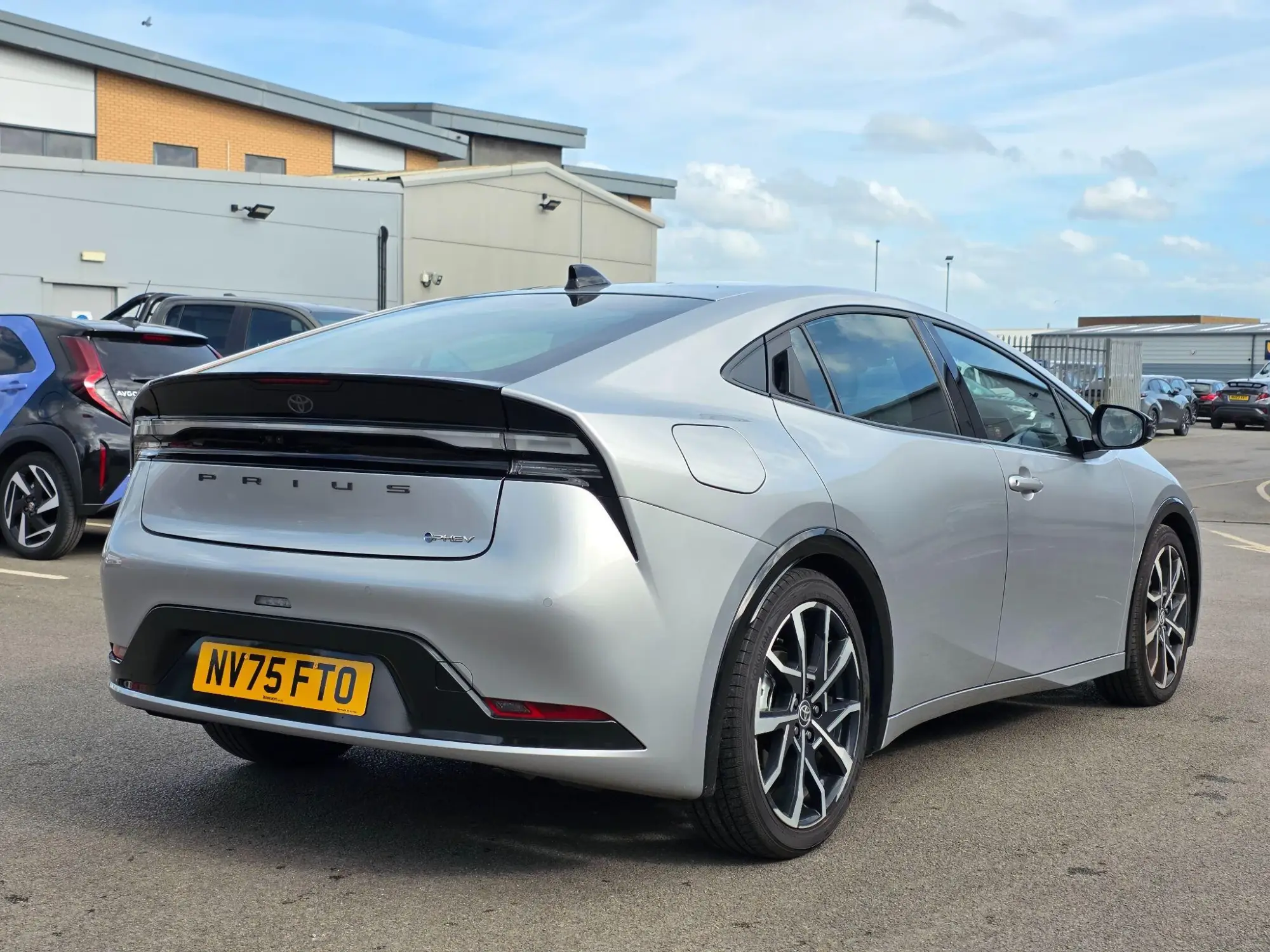 Toyota Prius Plug-in Hybrid 2.0 13.6 kWh Excel CVT Euro 6 (s/s) 5dr NV75FTO Image 2