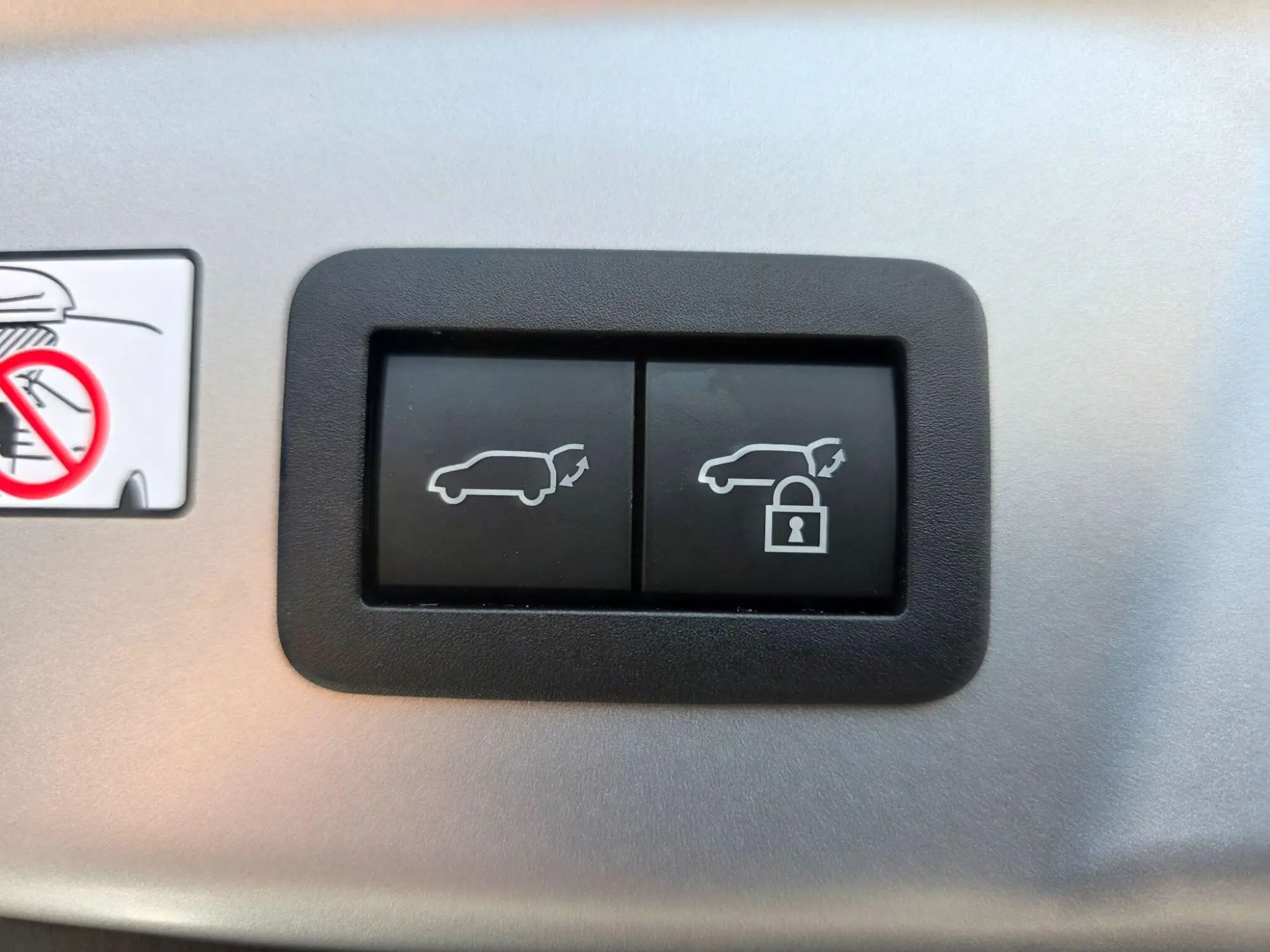 Toyota Prius Plug-in Hybrid Image 22 Toyota Prius Plug-in Hybrid Image 22