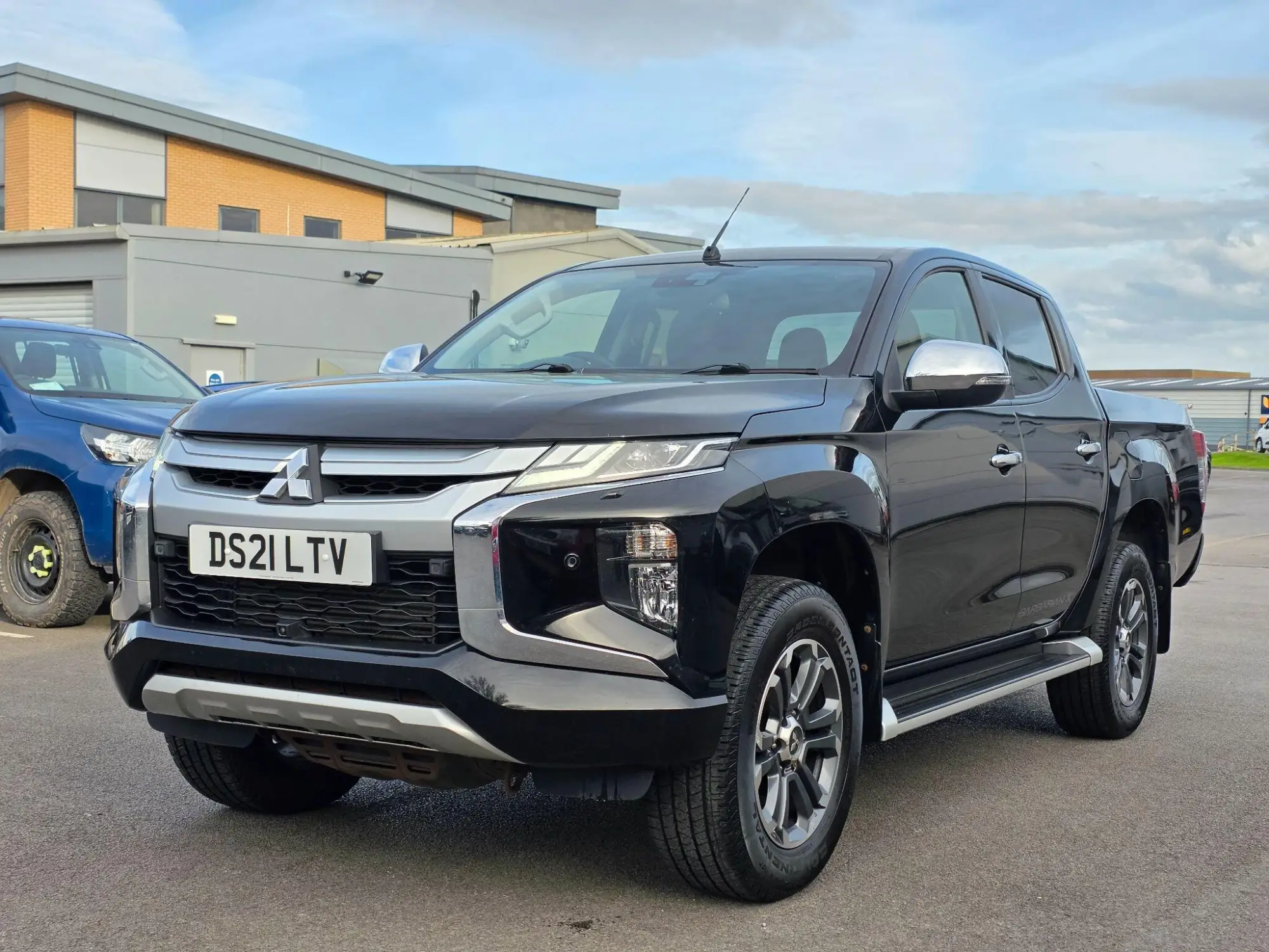 Mitsubishi L200 Double Cab DI-D 150 Barbarian X 4WD Auto DS21LTV Image 3