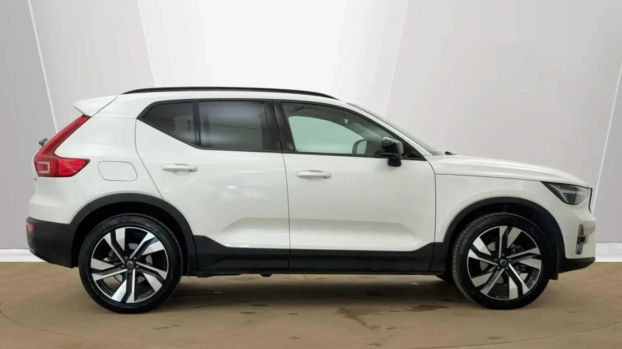 Volvo XC40 Image 2
