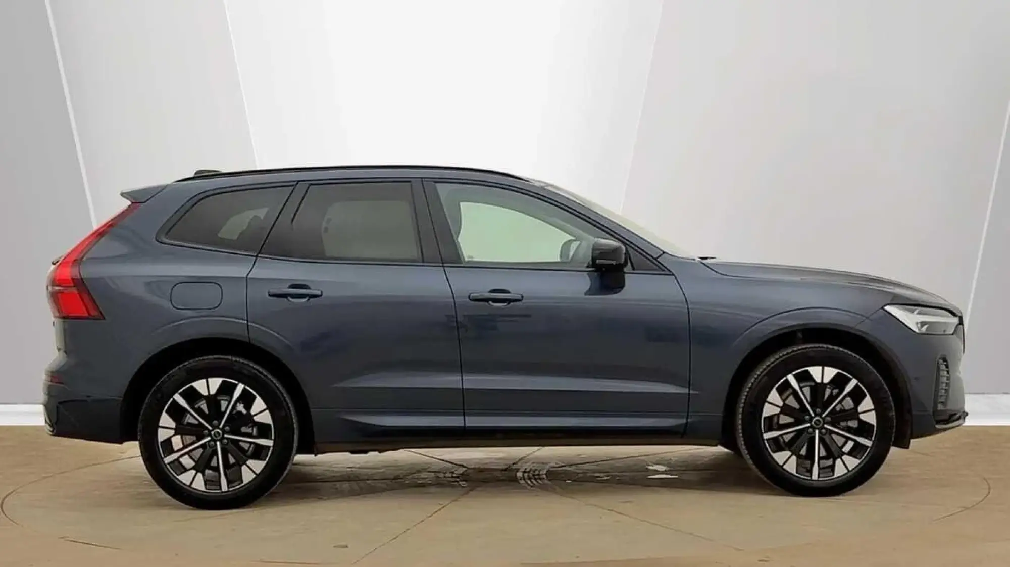 Volvo XC60 2.0 B5 MHEV Plus Auto AWD Euro 6 (s/s) 5dr OW75KTD Image 2