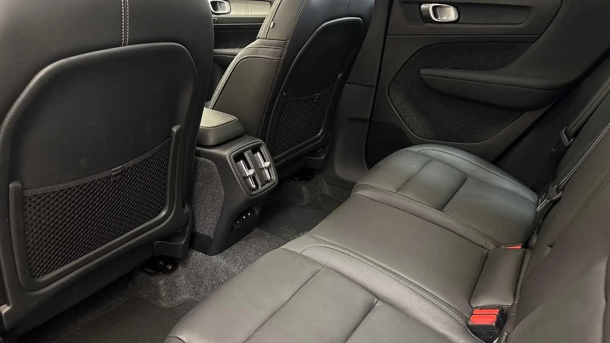 Volvo XC40 Image 12