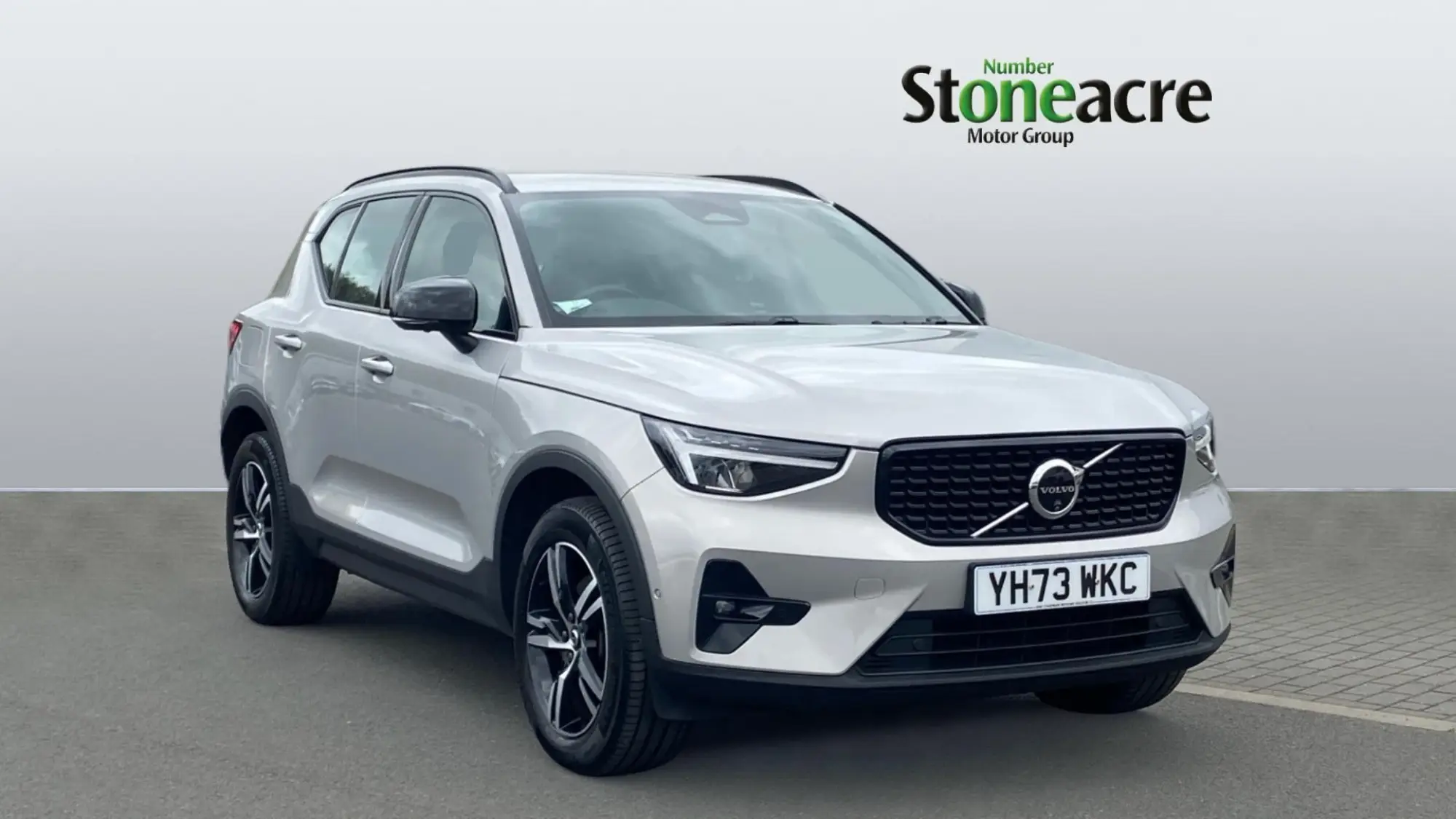 Volvo XC40 2.0 B3P Plus Dark 5dr Auto YH73WKC Image 1