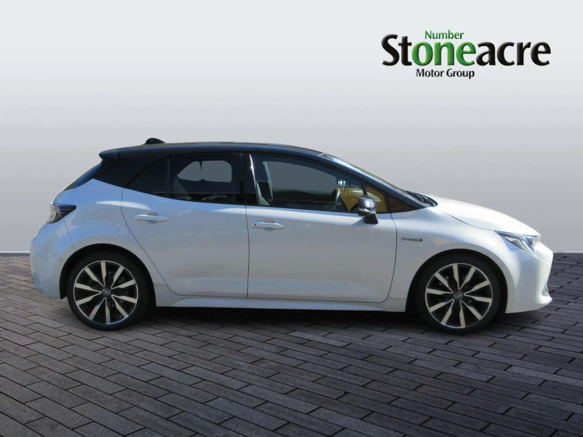 Toyota Corolla Hatchback 1.8 VVT-i Hybrid Excel 5dr CVT PF19YEL Image 2