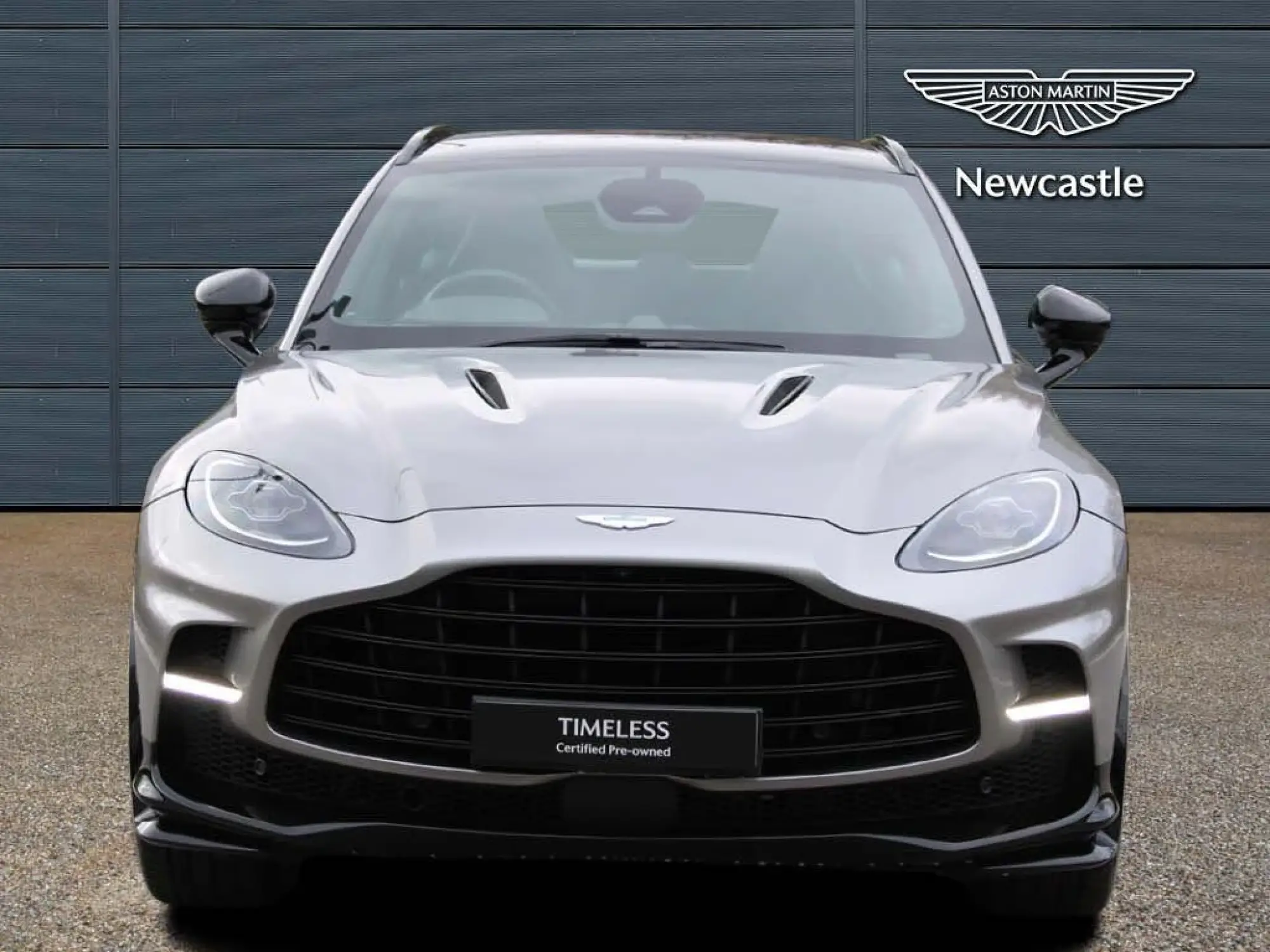 Aston Martin DBX Image 2