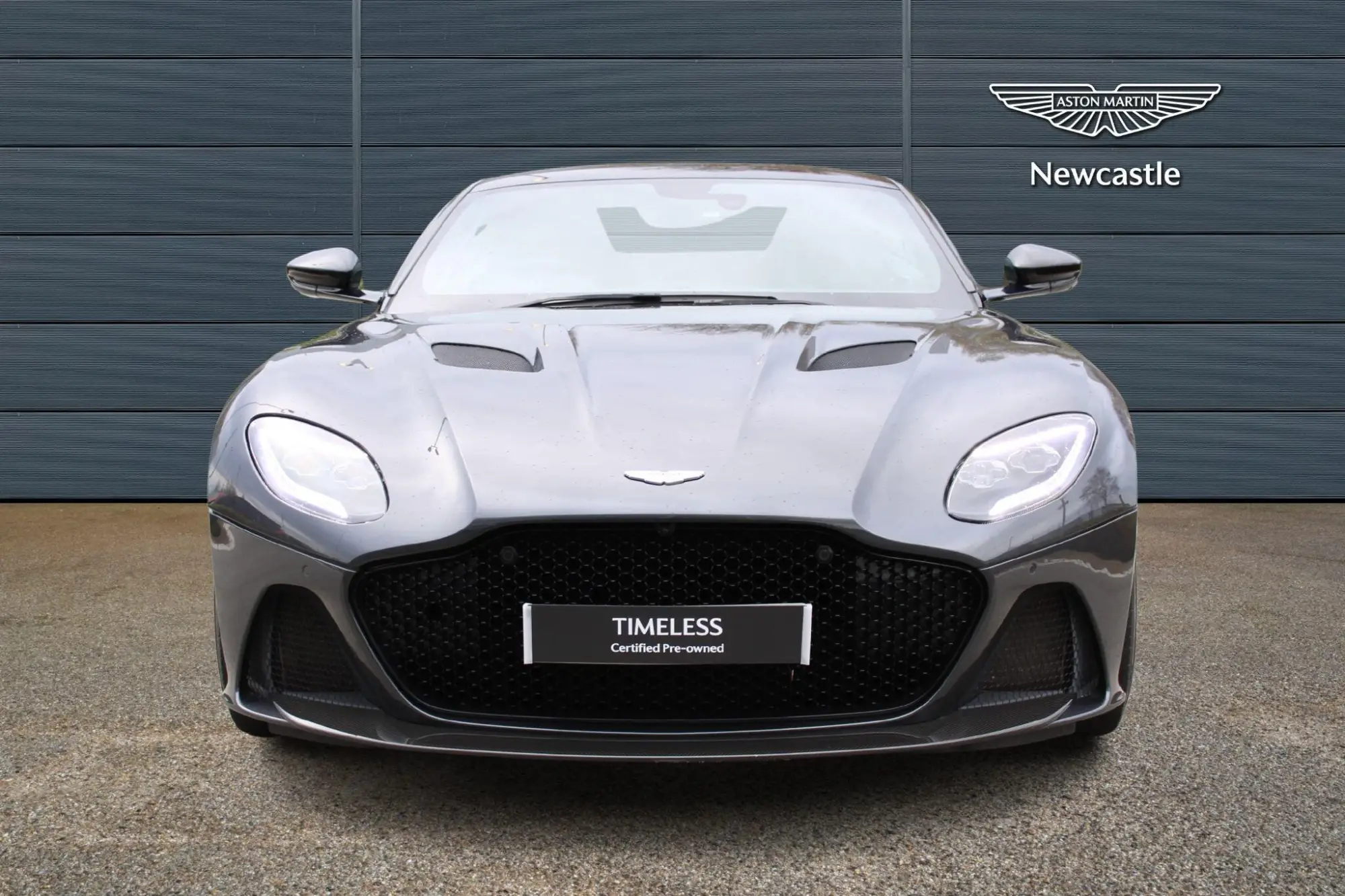 Aston Martin DBS Image 2