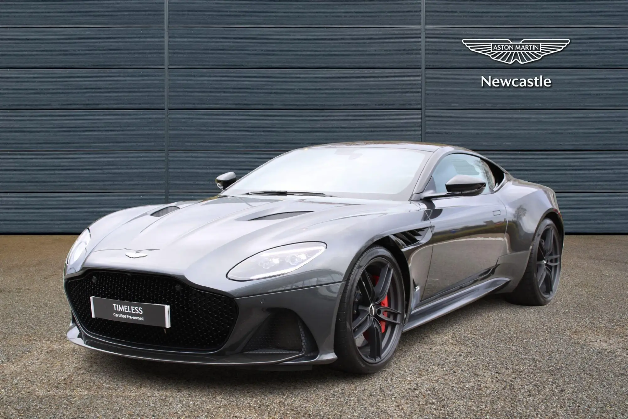 Aston Martin DBS Image 3