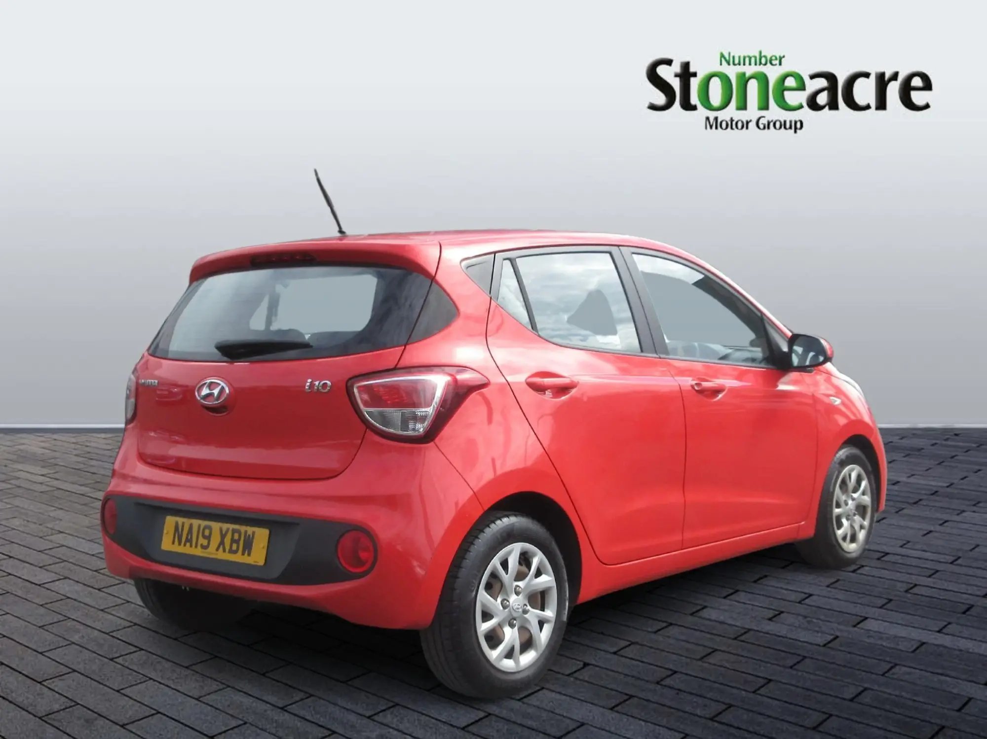 Hyundai i10 1.2 SE 5dr NA19XBW Image 3