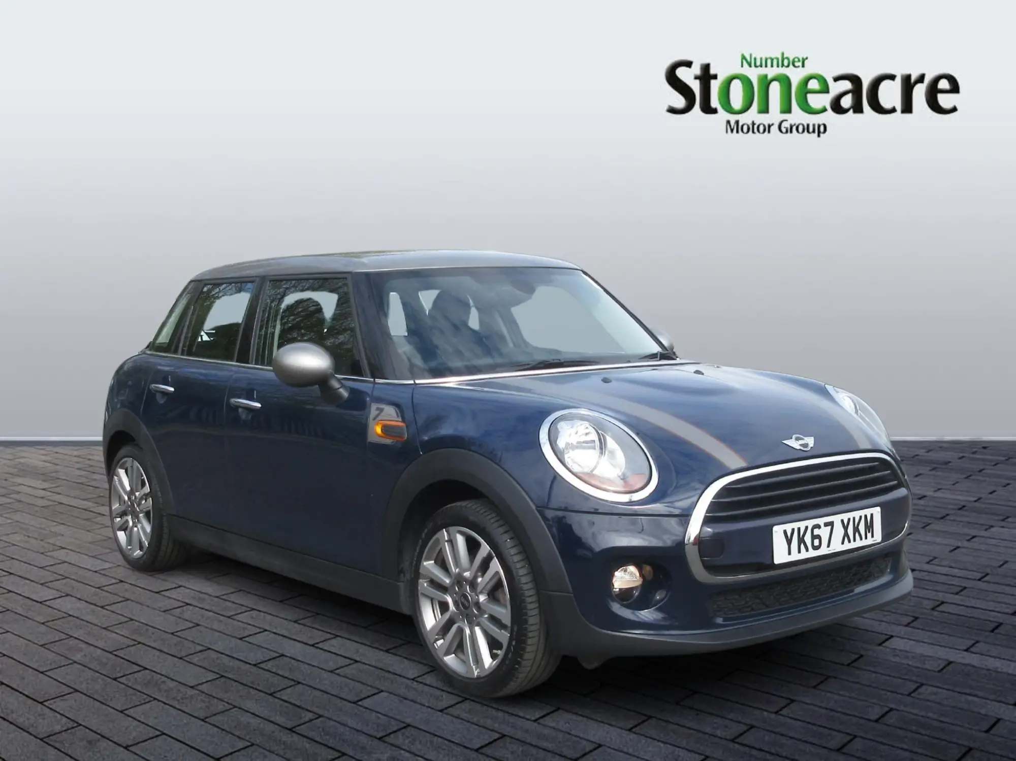 MINI Hatch 1.5 Cooper Seven Euro 6 (s/s) 5dr YK67XKM Image 1