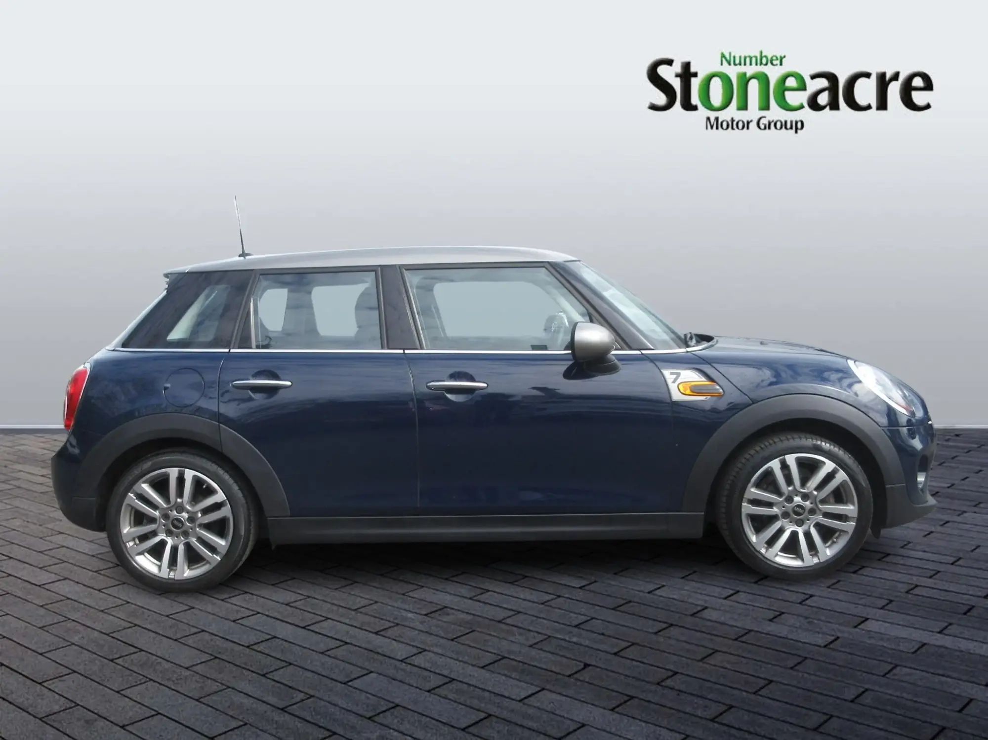 MINI Hatch 1.5 Cooper Seven Euro 6 (s/s) 5dr YK67XKM Image 2