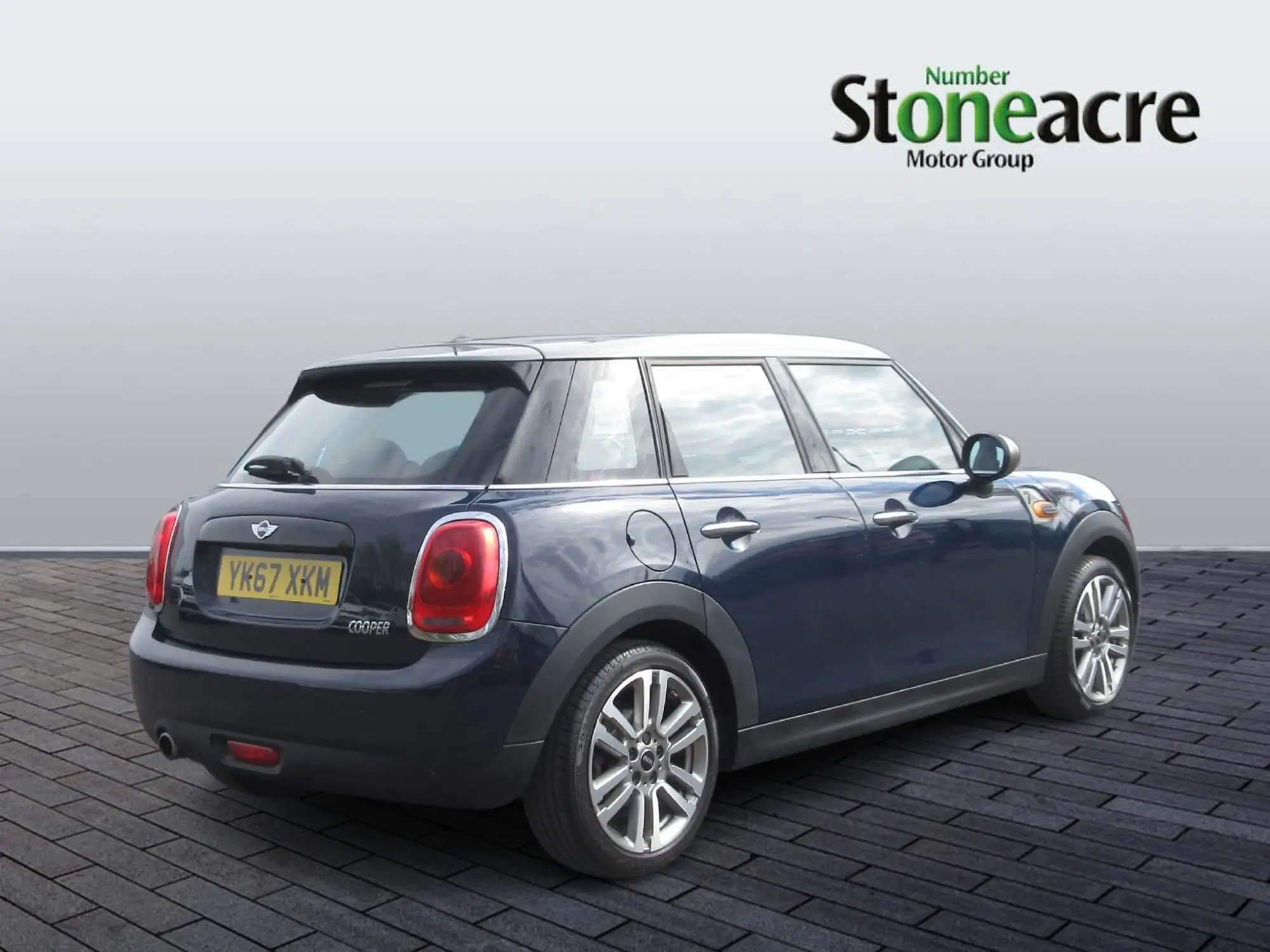 MINI Hatch 1.5 Cooper Seven Euro 6 (s/s) 5dr YK67XKM Image 3