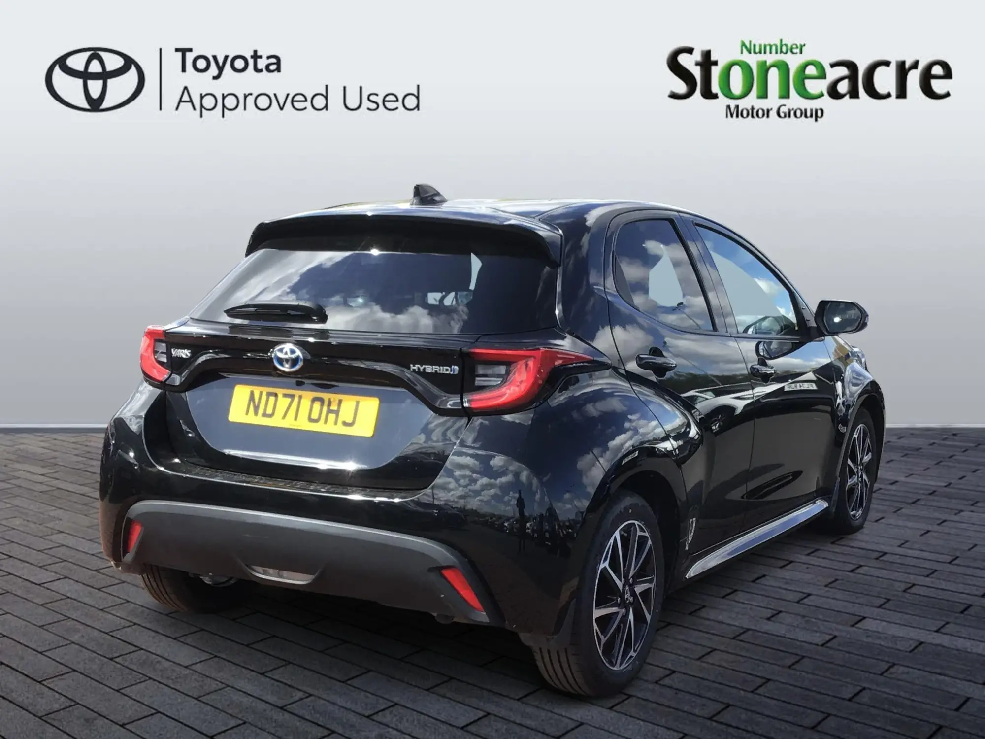 Toyota Yaris 1.5 Hybrid Design 5dr CVT ND71OHJ Image 2