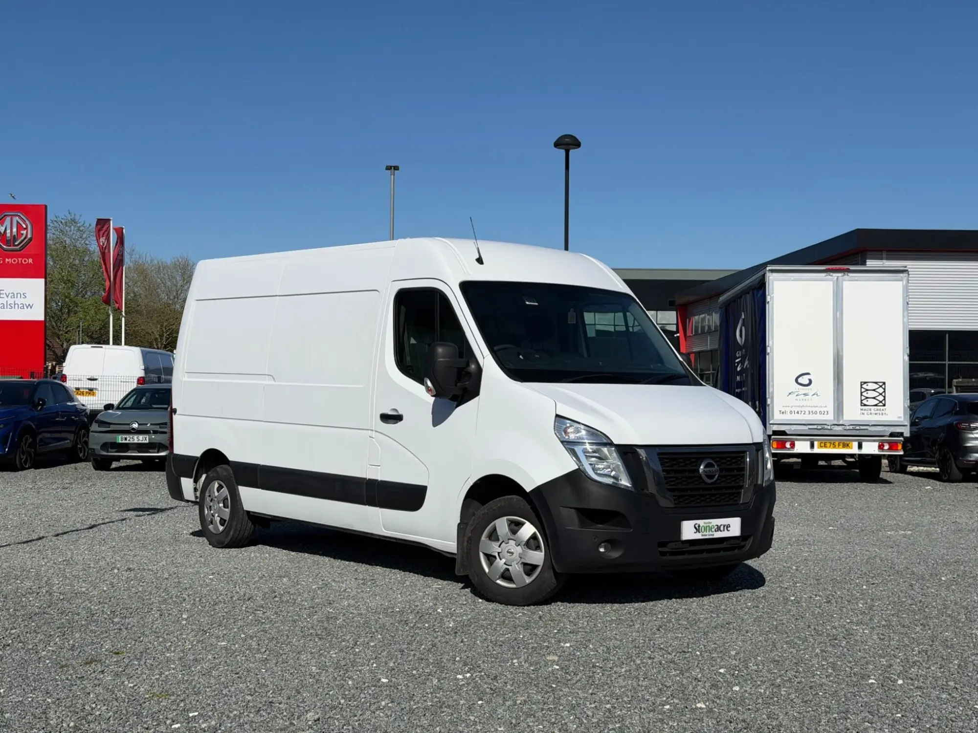 Nissan Interstar 2.3 dCi 35 Tekna FWD L2 H2 Euro 6 4dr FT73SYX Image 1