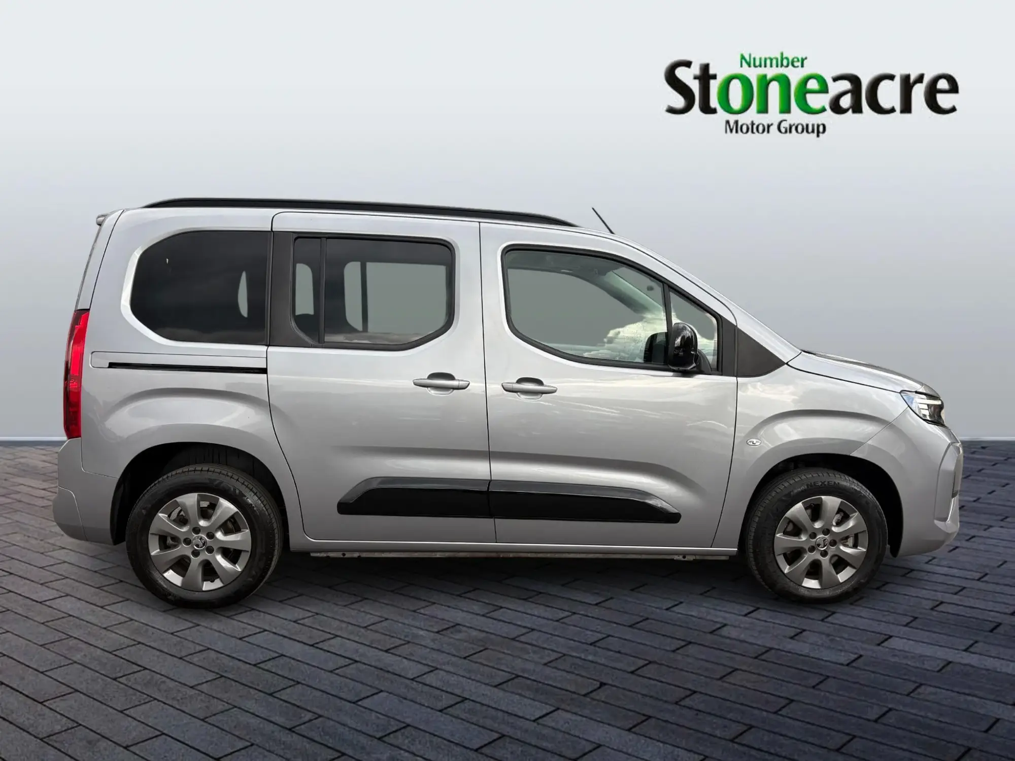 Vauxhall Combo Life Electric 52kWh Ultimate Auto 5dr (7.4kW Charger) VE74TXU Image 2