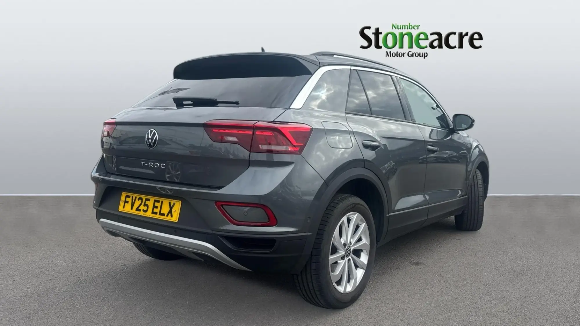 Volkswagen T-Roc Image 2