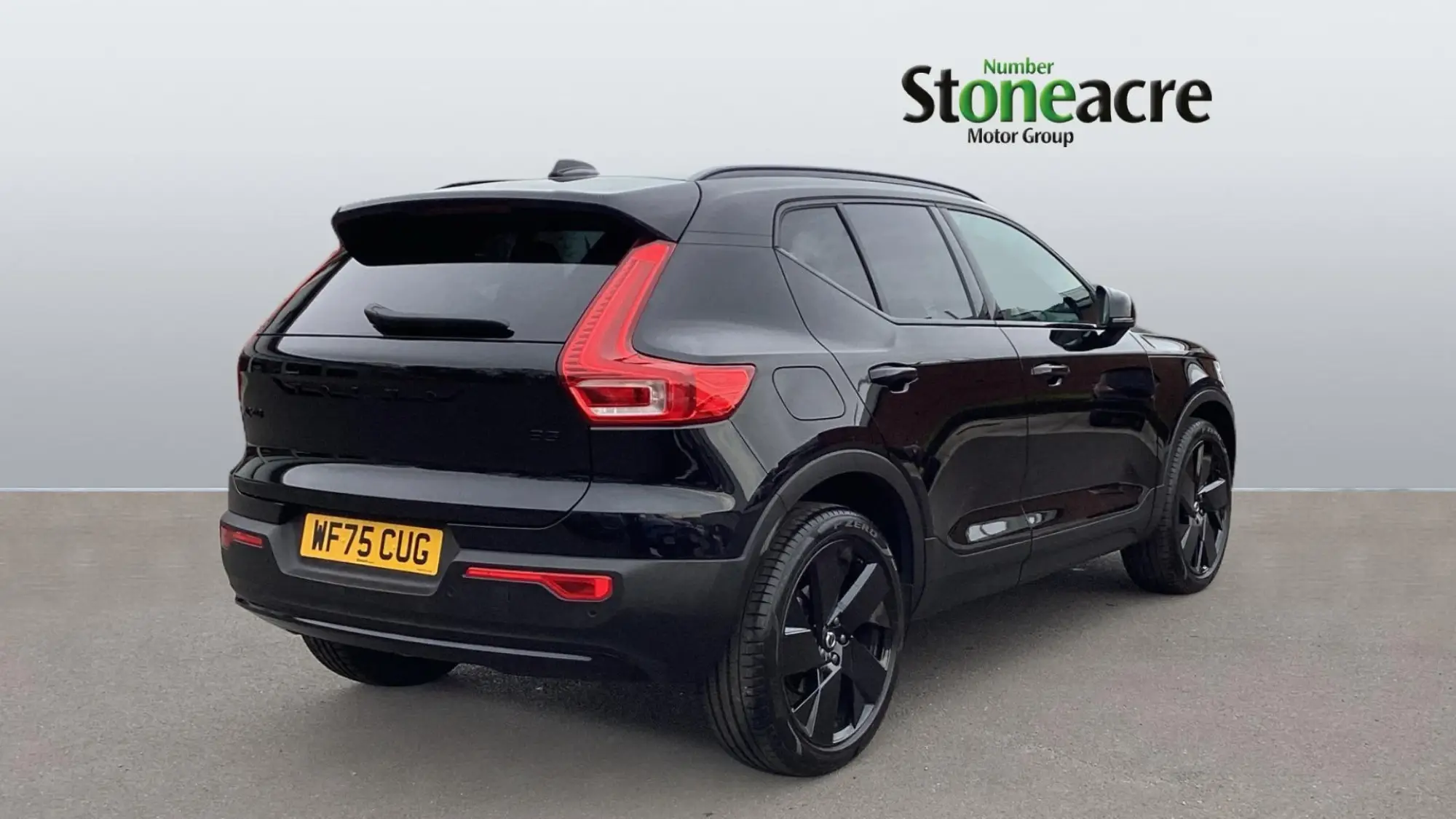 Volvo XC40 2.0 B3 MHEV Plus Black Edition DCT Auto Euro 6 (s/s) 5dr WF75CUG Image 2
