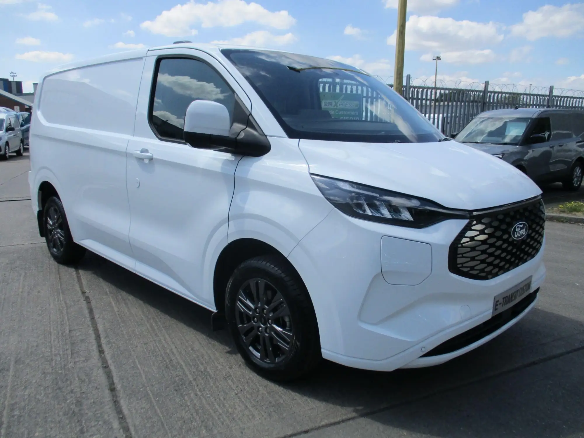 Ford E-Transit Custom Image 1