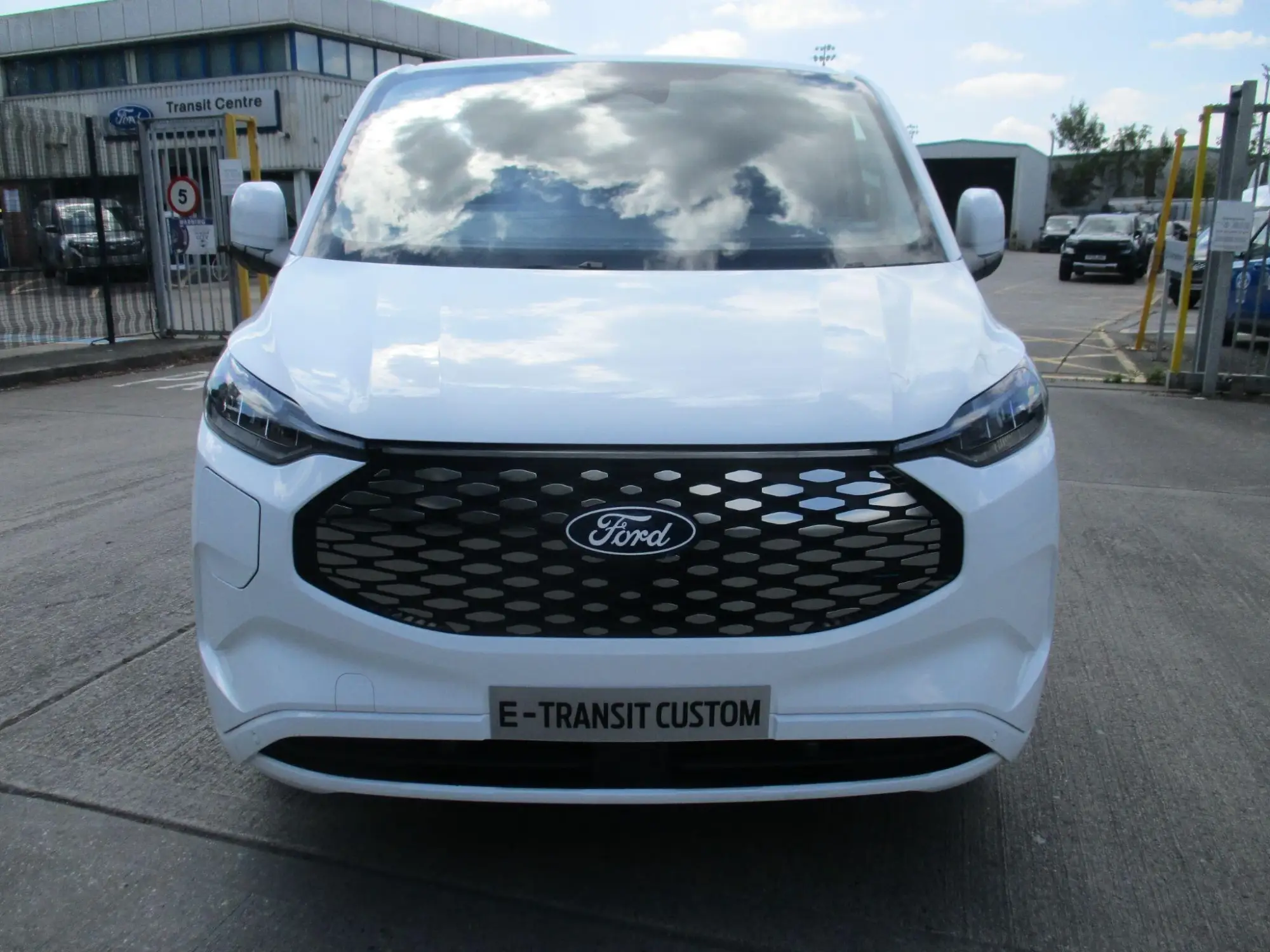 Ford E-Transit Custom Image 2
