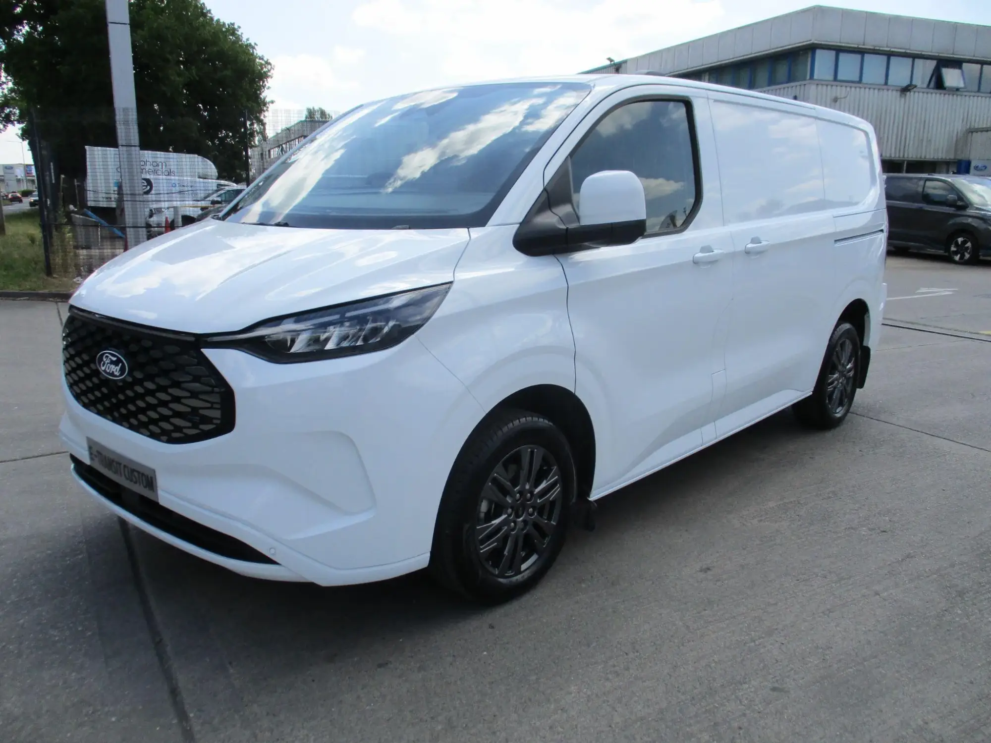 Ford E-Transit Custom Image 3