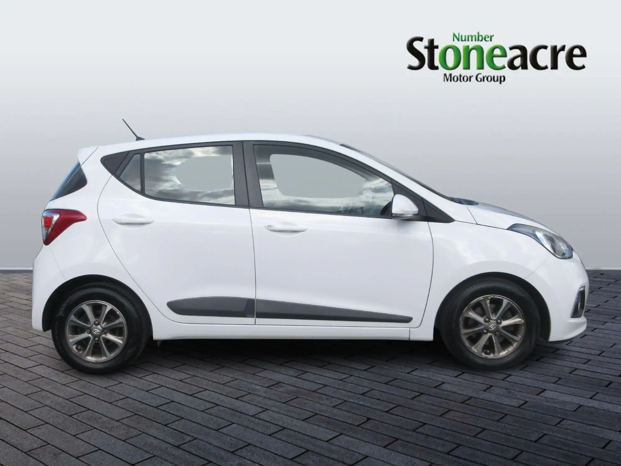 Hyundai i10 Image 2