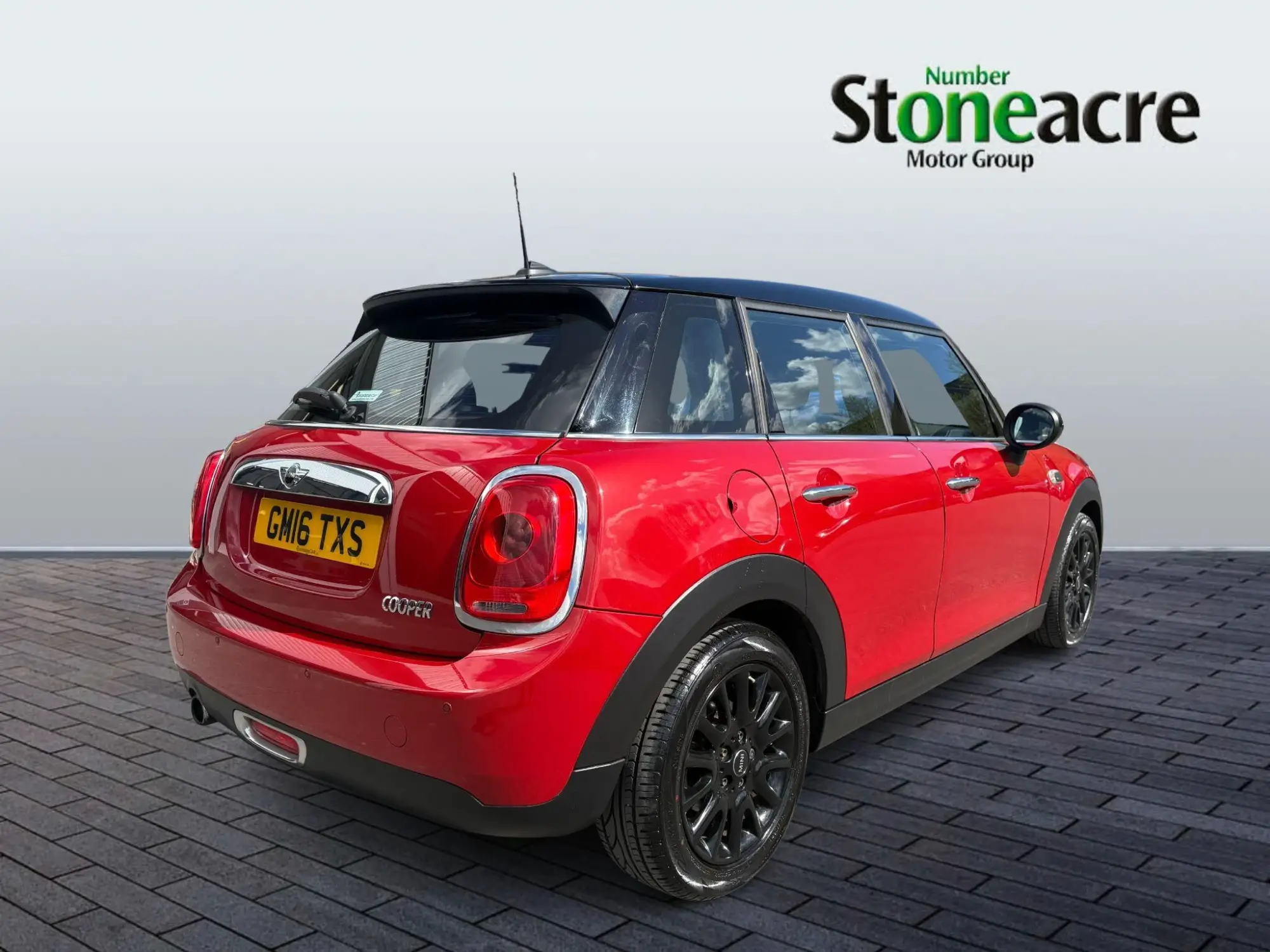 MINI Hatch 1.5 Cooper Euro 6 (s/s) 5dr GM16TXS Image 3