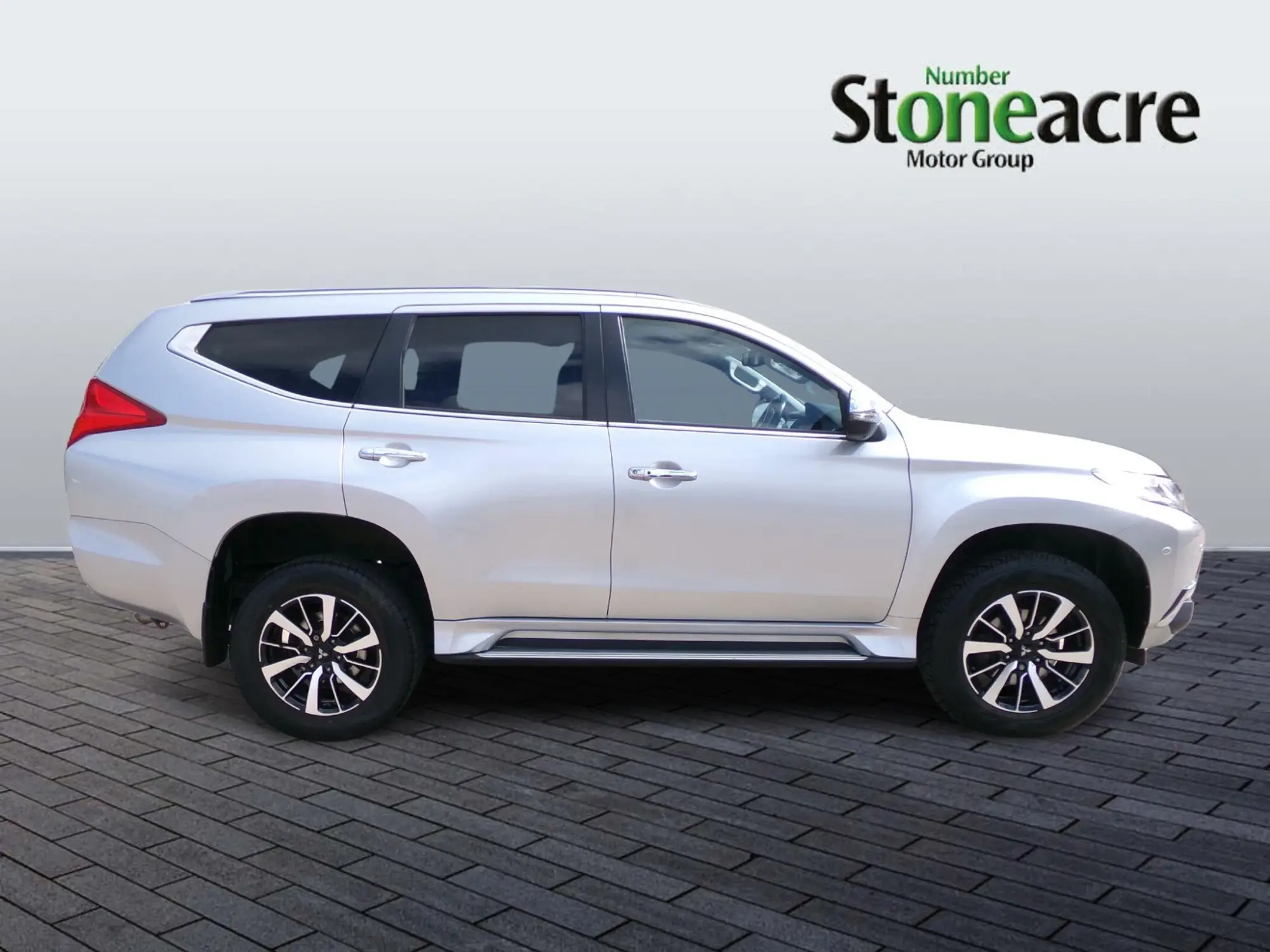 Mitsubishi Shogun Sport Image 2