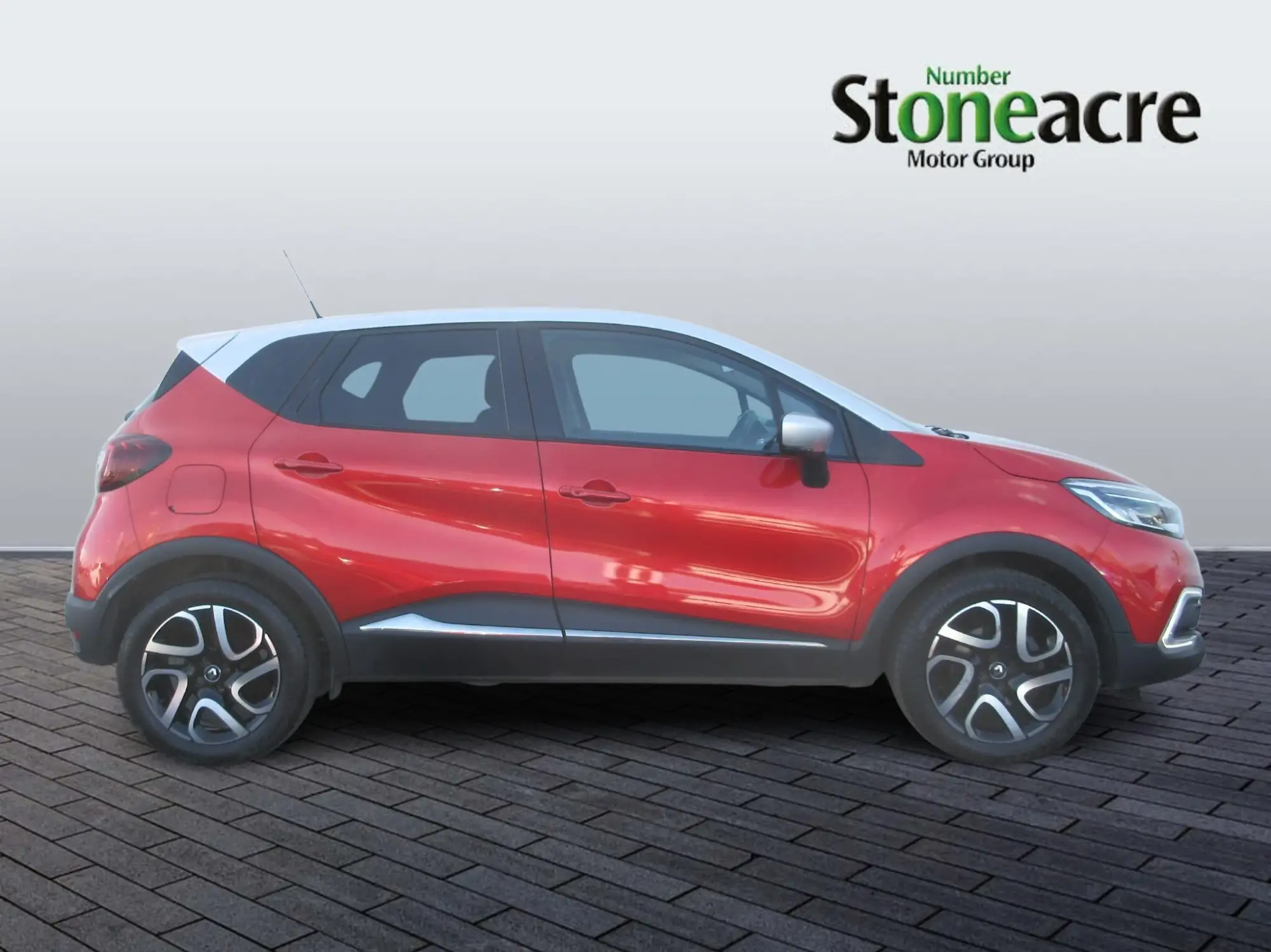 Renault Captur Dynamique S Nav TCe 120 NU18UHM Image 2