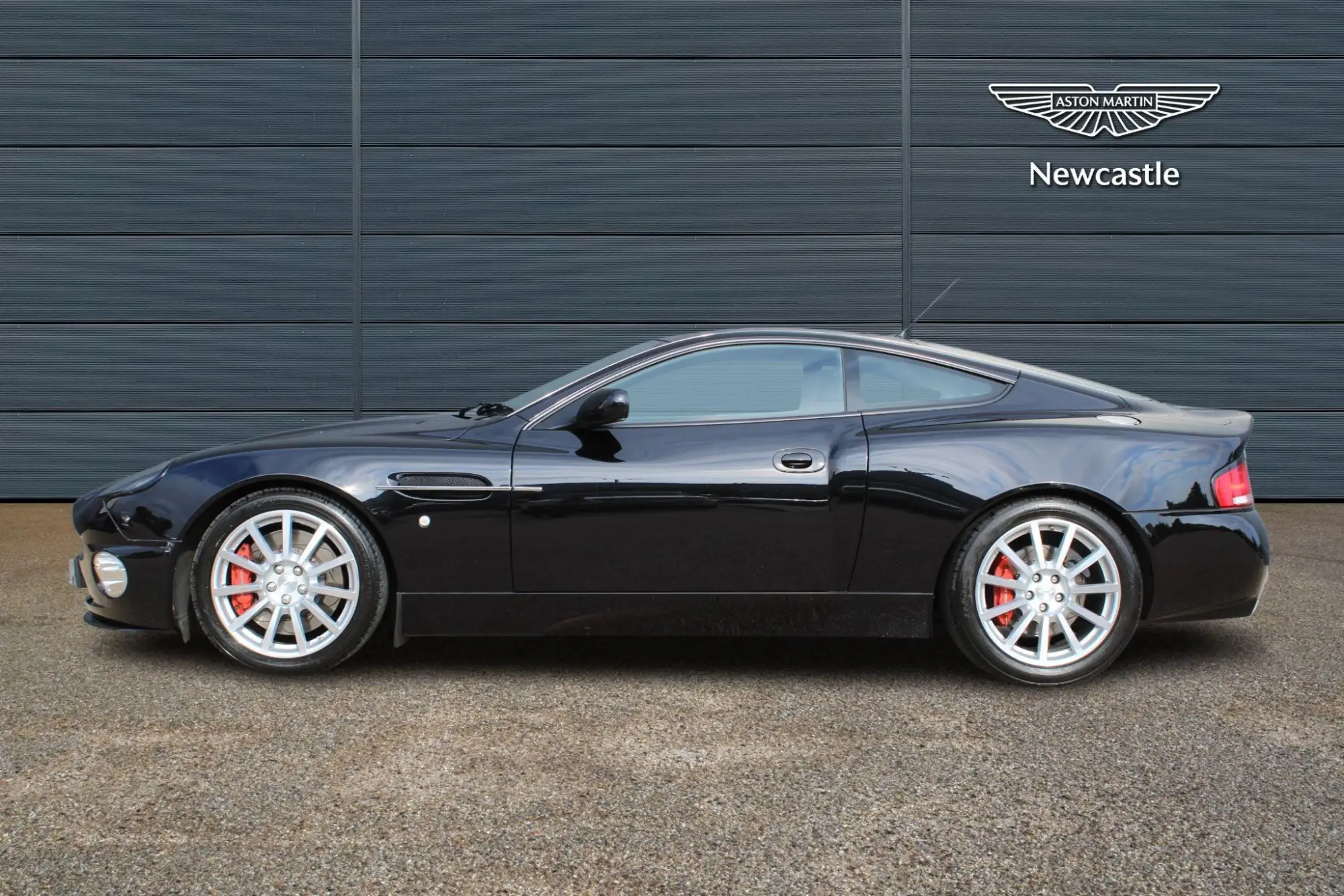 Aston Martin Vanquish Image 5 Aston Martin Vanquish Image 5