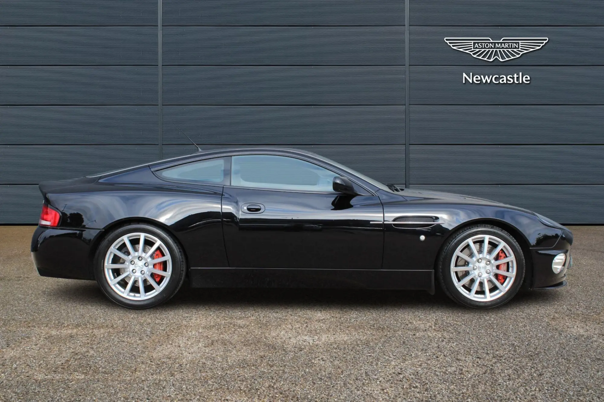 Aston Martin Vanquish Image 7 Aston Martin Vanquish Image 7