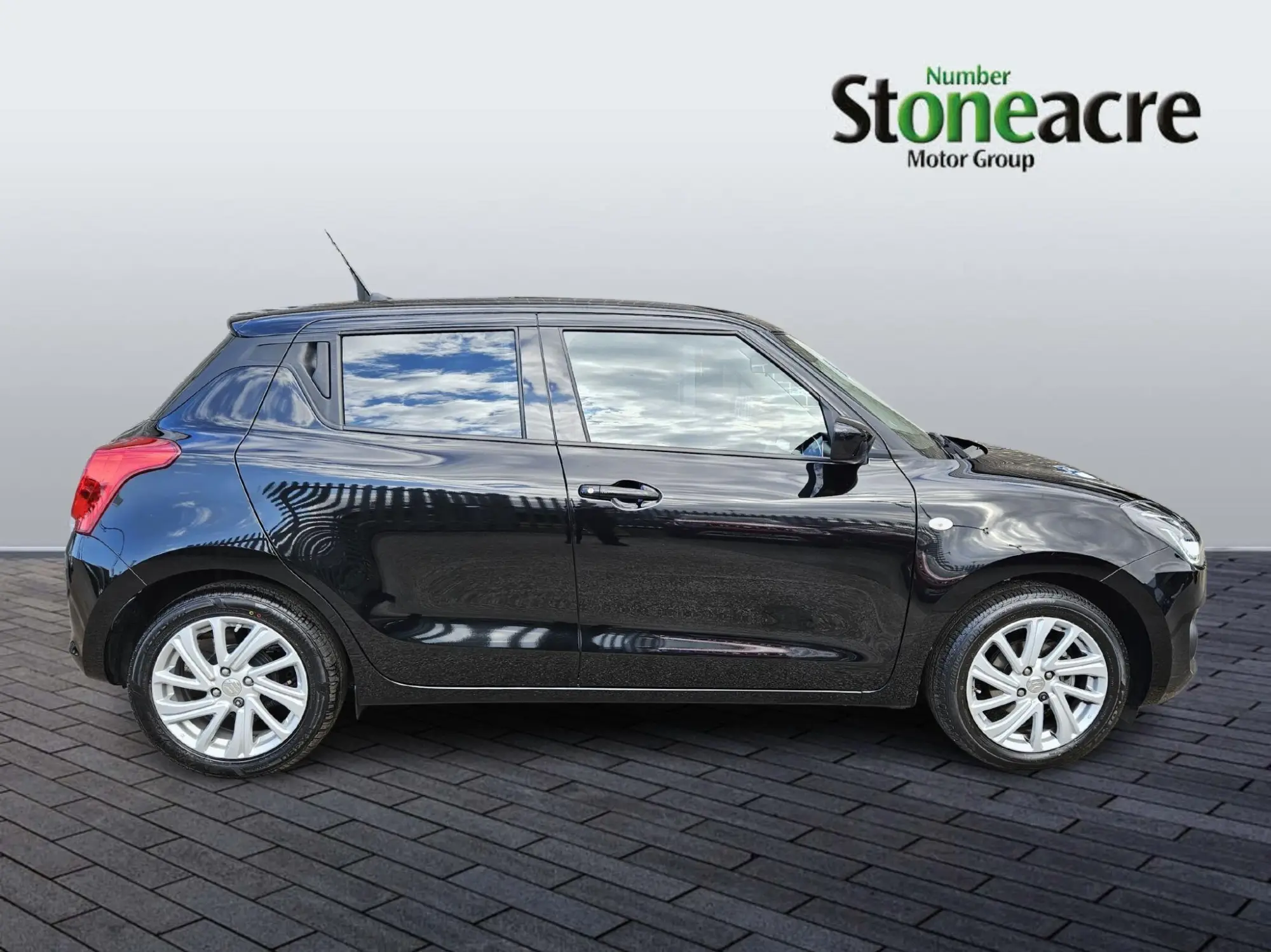 Suzuki Swift 1.2 Dualjet 83 12V Hybrid SZ-T 5dr Auto NL73LTO Image 2