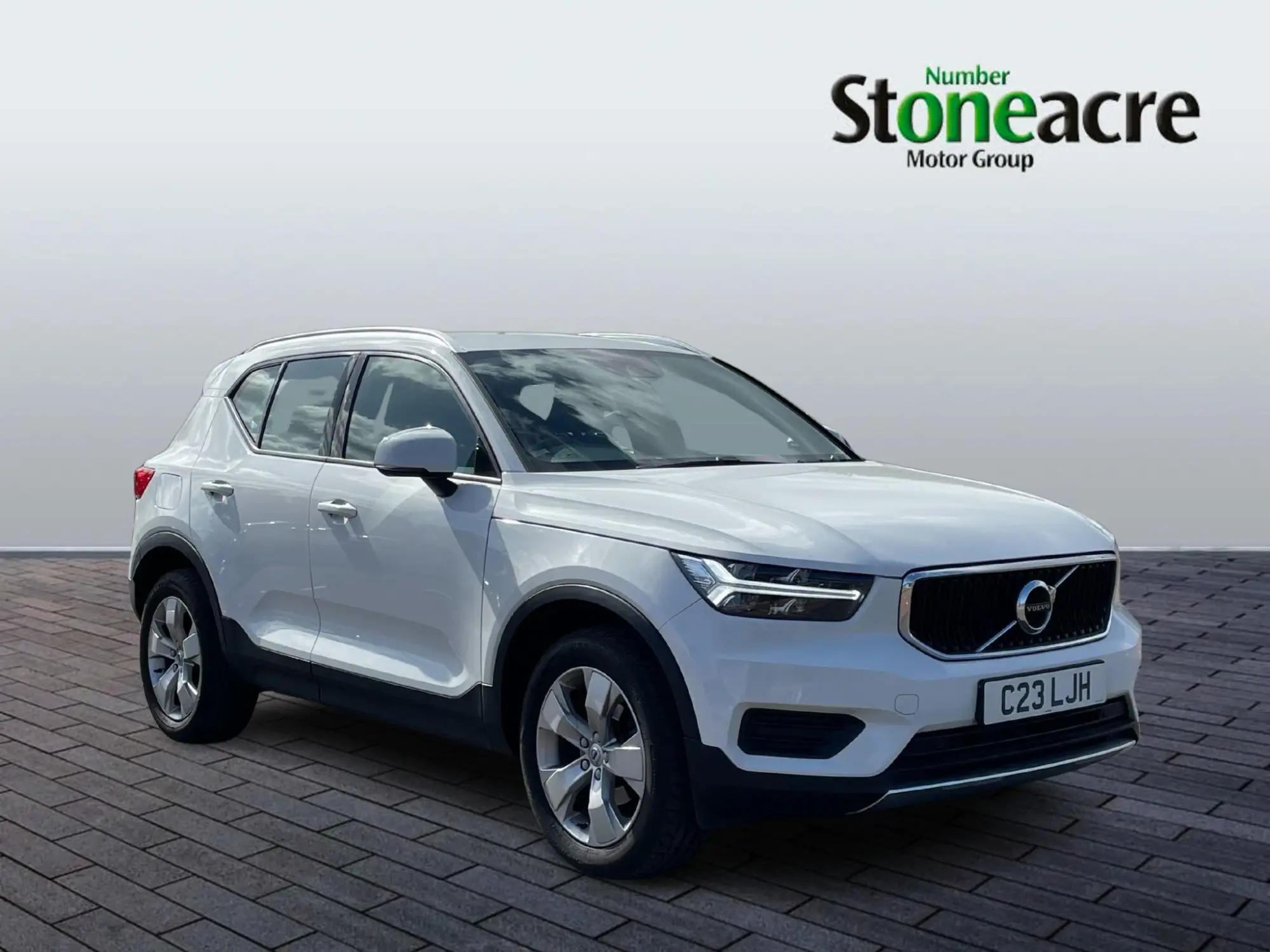 Volvo XC40 1.5 T3 [163] Momentum 5dr Geartronic YN20RYF Image 1