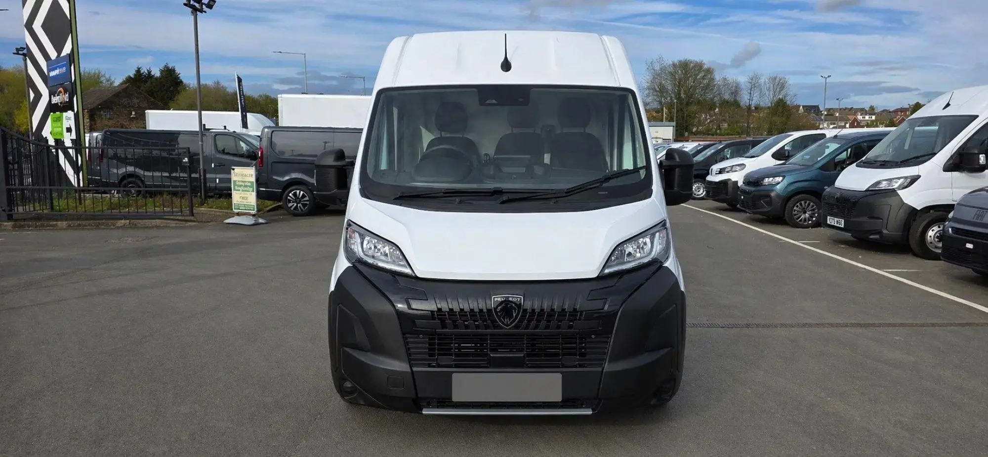 Peugeot Boxer 2.2 BlueHDi 335 Professional EAT8 L3 H2 Euro 6 (s/s) 5dr YE26XNX Image 2